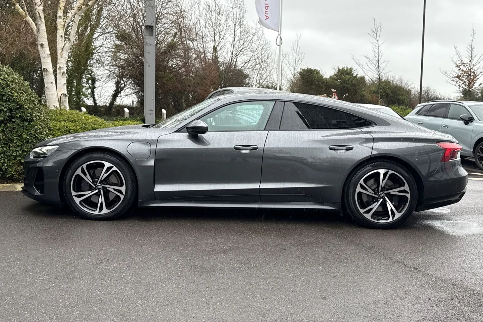 Audi e-tron GT thumbnail image number 21