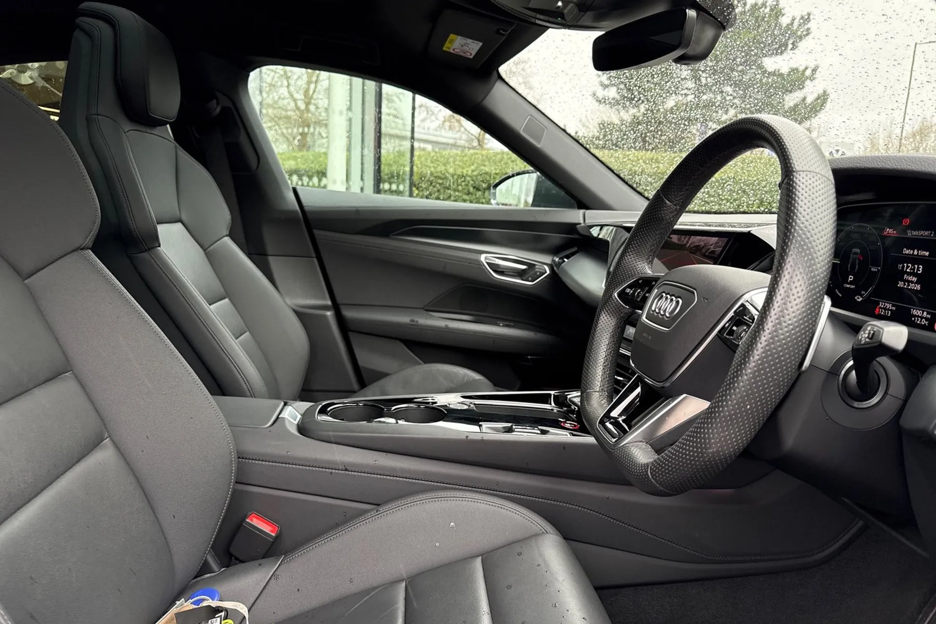 Audi e-tron GT thumbnail image number 45