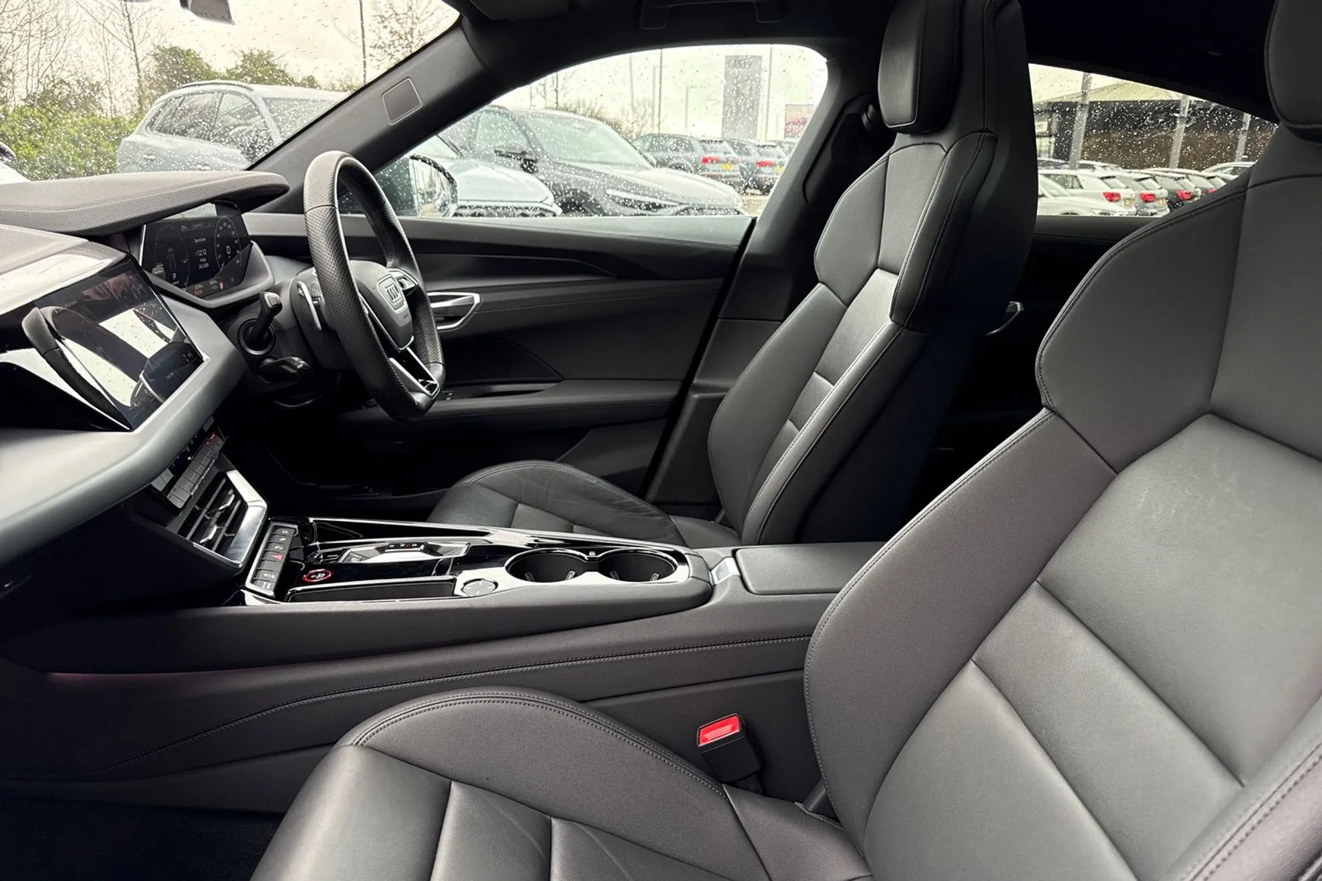 Audi e-tron GT thumbnail image number 23