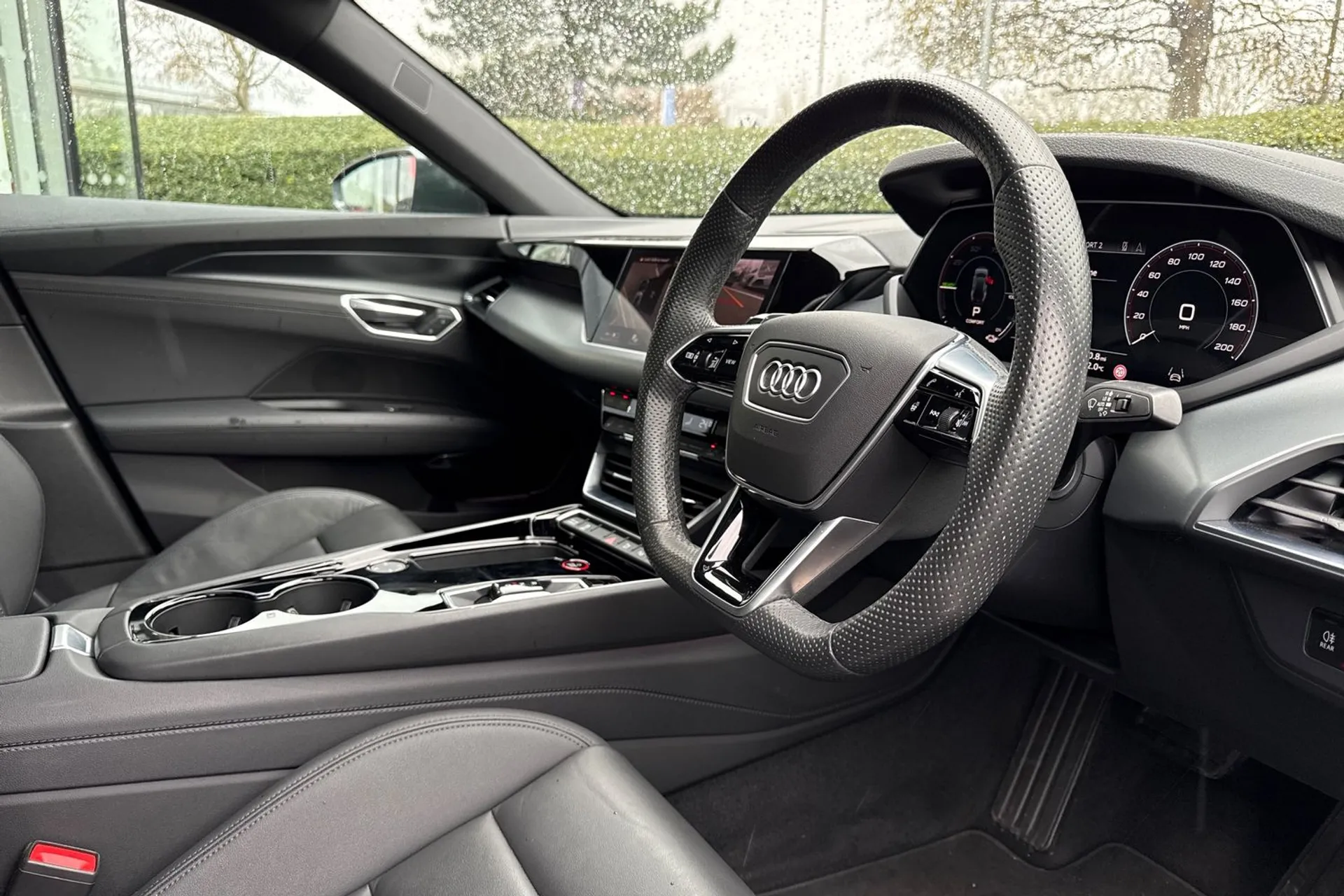 Audi e-tron GT thumbnail image number 48