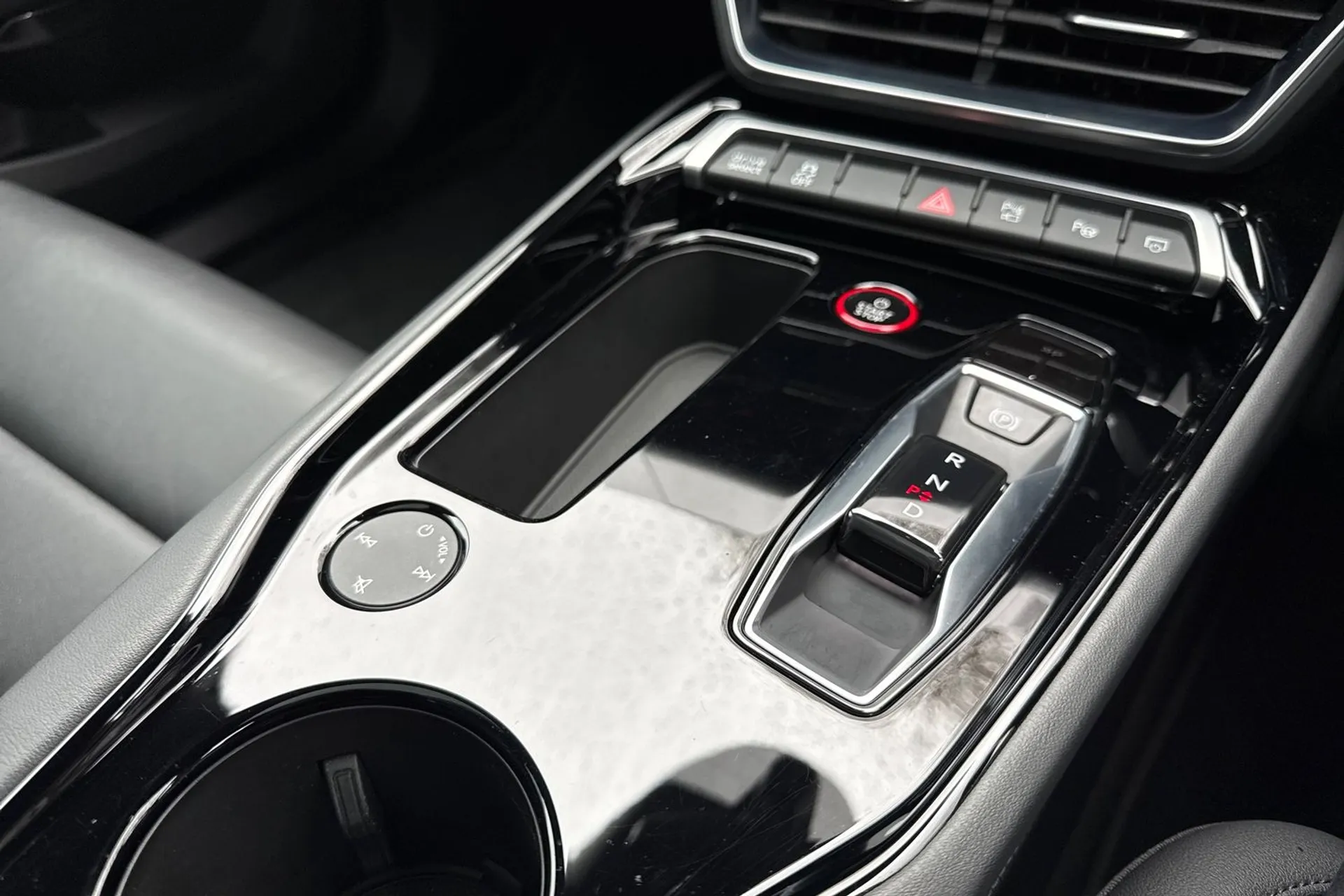 Audi e-tron GT thumbnail image number 10