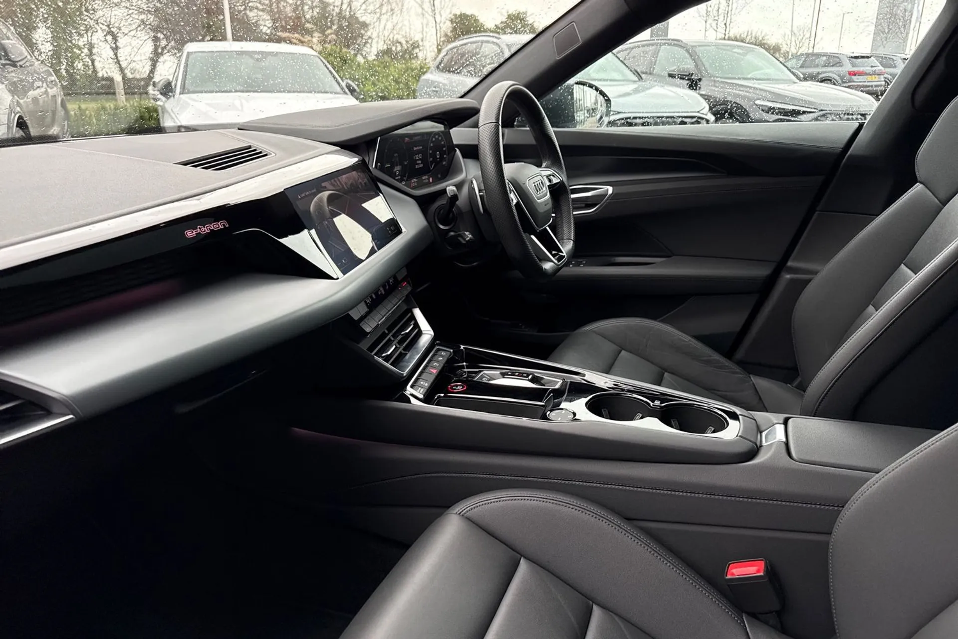 Audi e-tron GT thumbnail image number 18