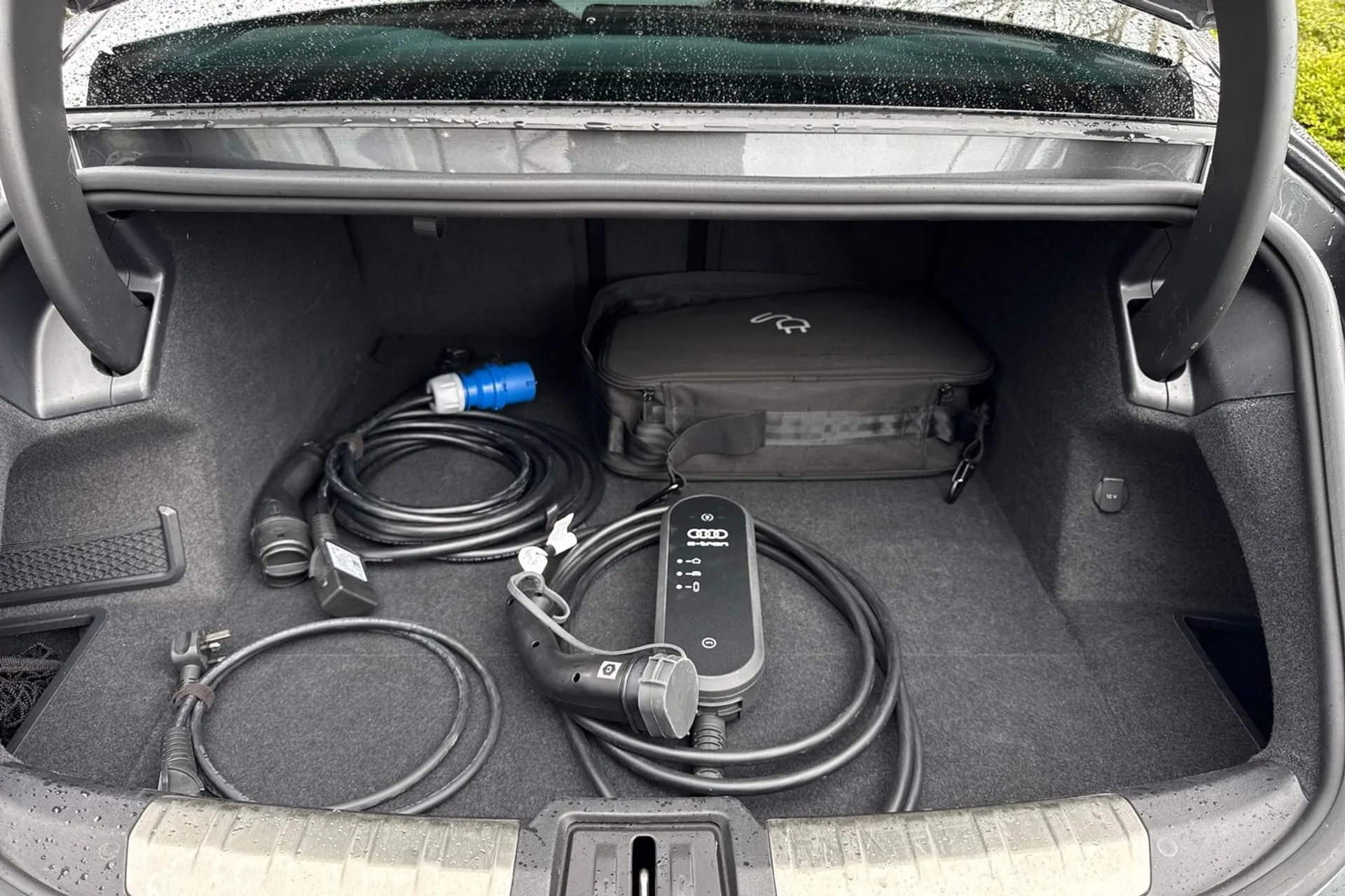 Audi e-tron GT thumbnail image number 37