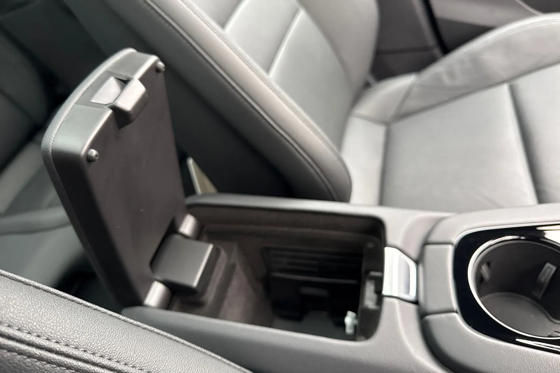 Audi e-tron GT thumbnail image number 44