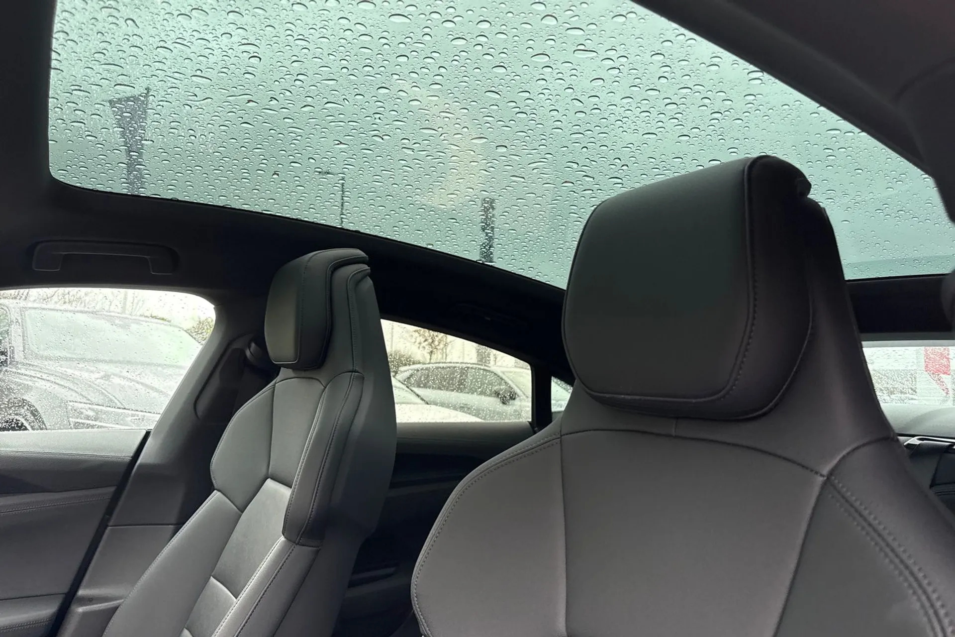 Audi e-tron GT thumbnail image number 11