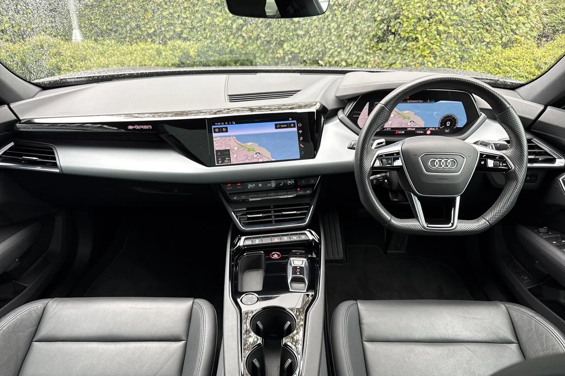 Audi e-tron GT thumbnail image number 3