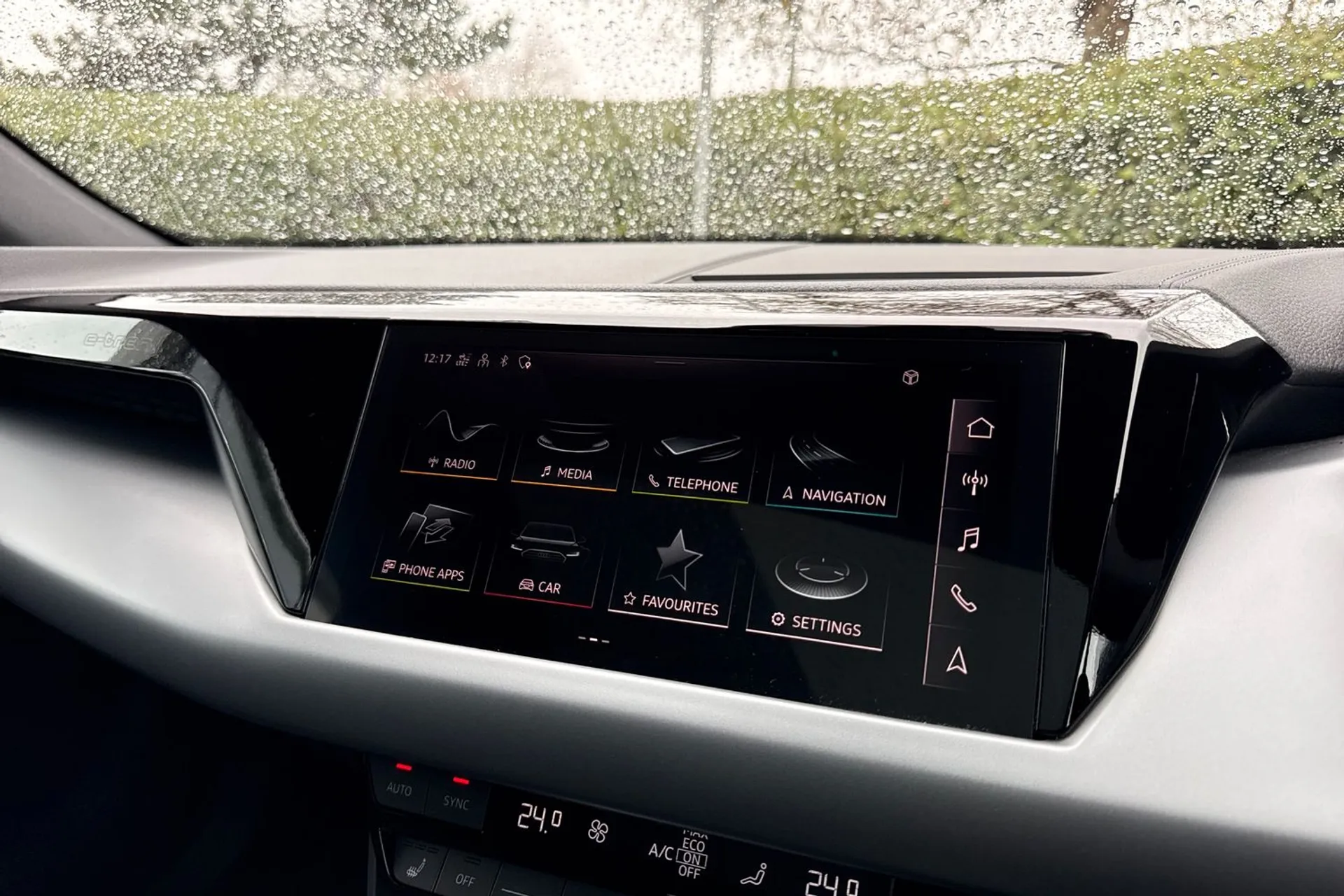 Audi e-tron GT thumbnail image number 14