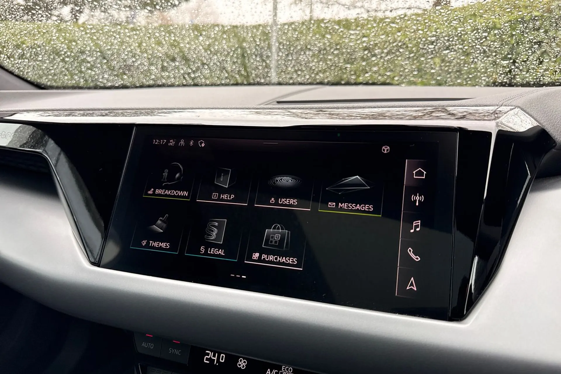 Audi e-tron GT thumbnail image number 30