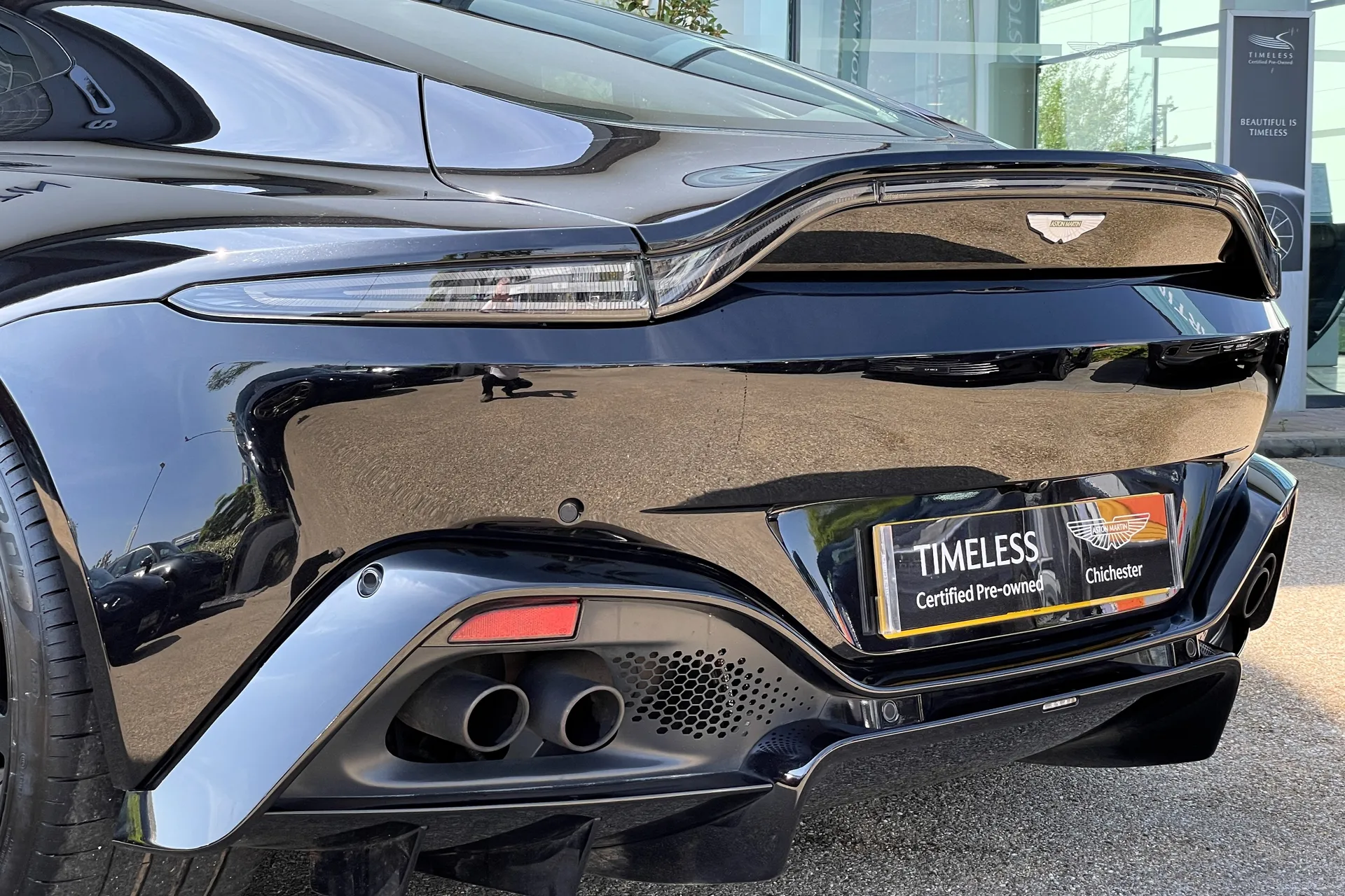 Aston Martin Vantage thumbnail image number 13