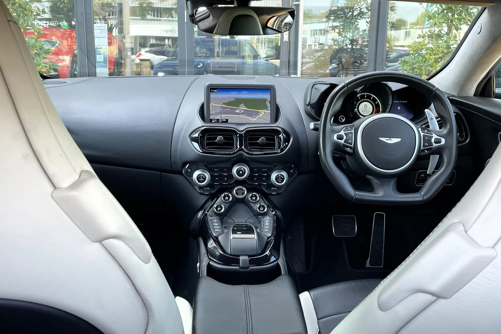 Aston Martin Vantage thumbnail image number 3
