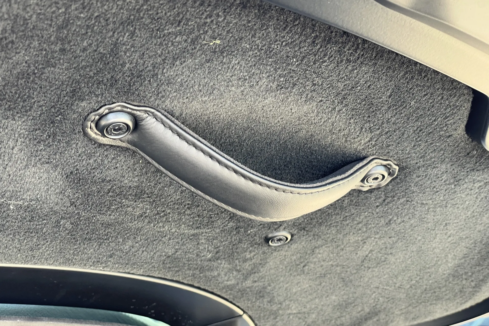 Aston Martin Vantage thumbnail image number 19