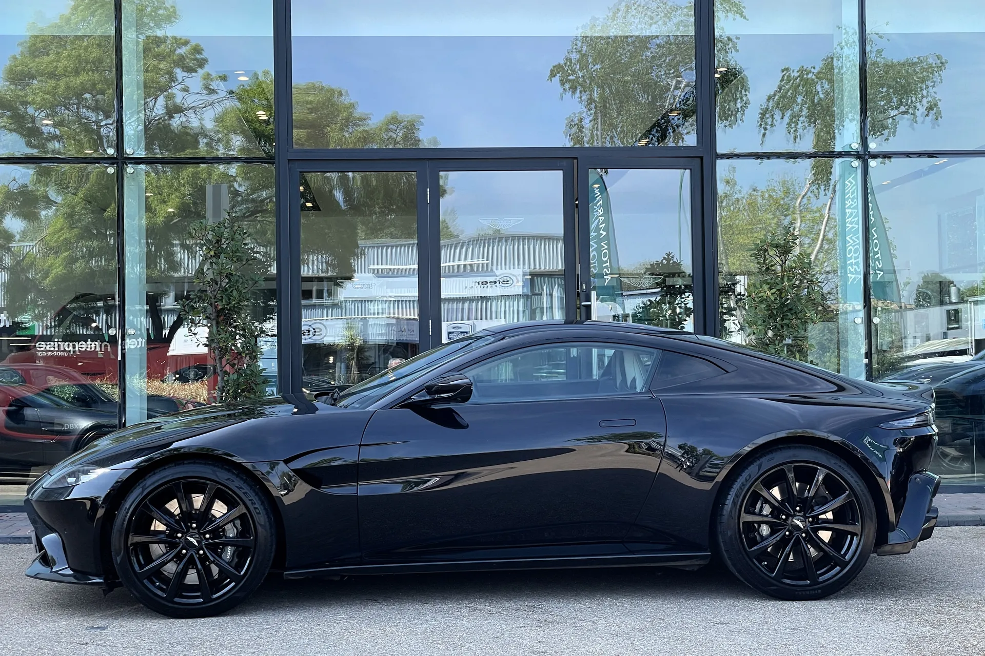 Aston Martin Vantage thumbnail image number 46