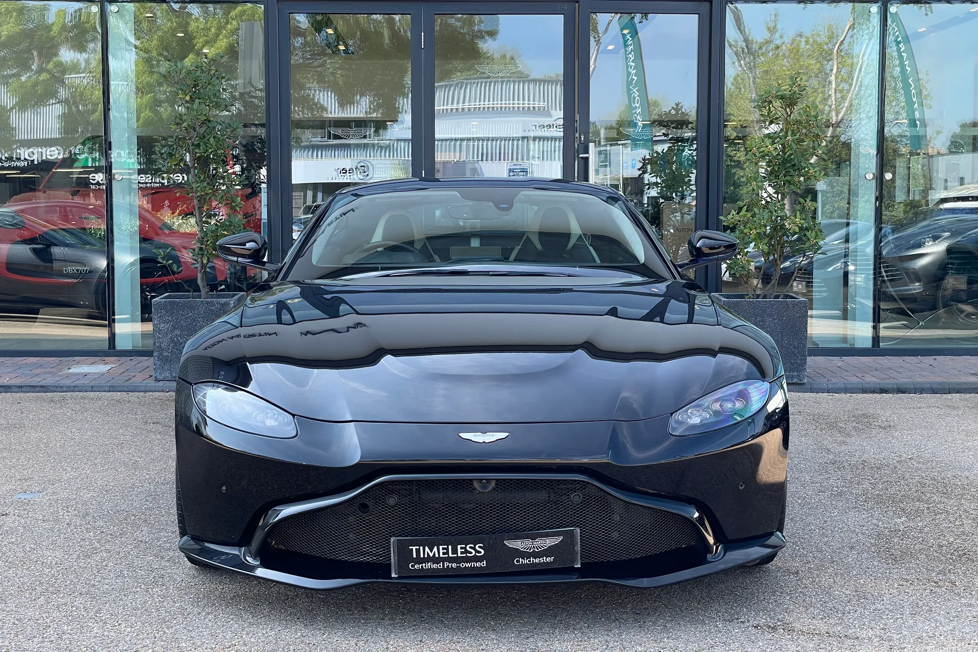 Aston Martin Vantage thumbnail image number 45