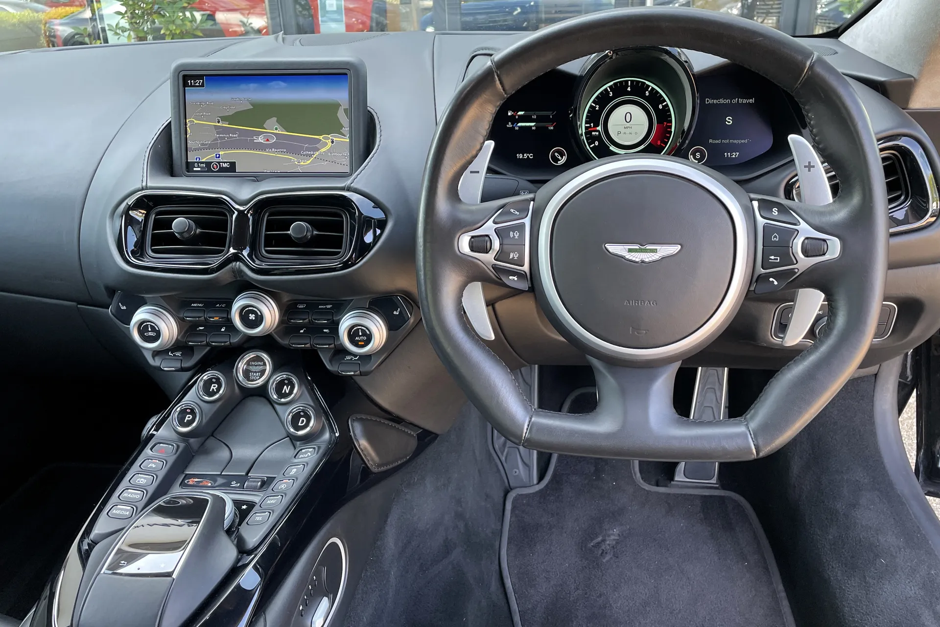 Aston Martin Vantage thumbnail image number 4
