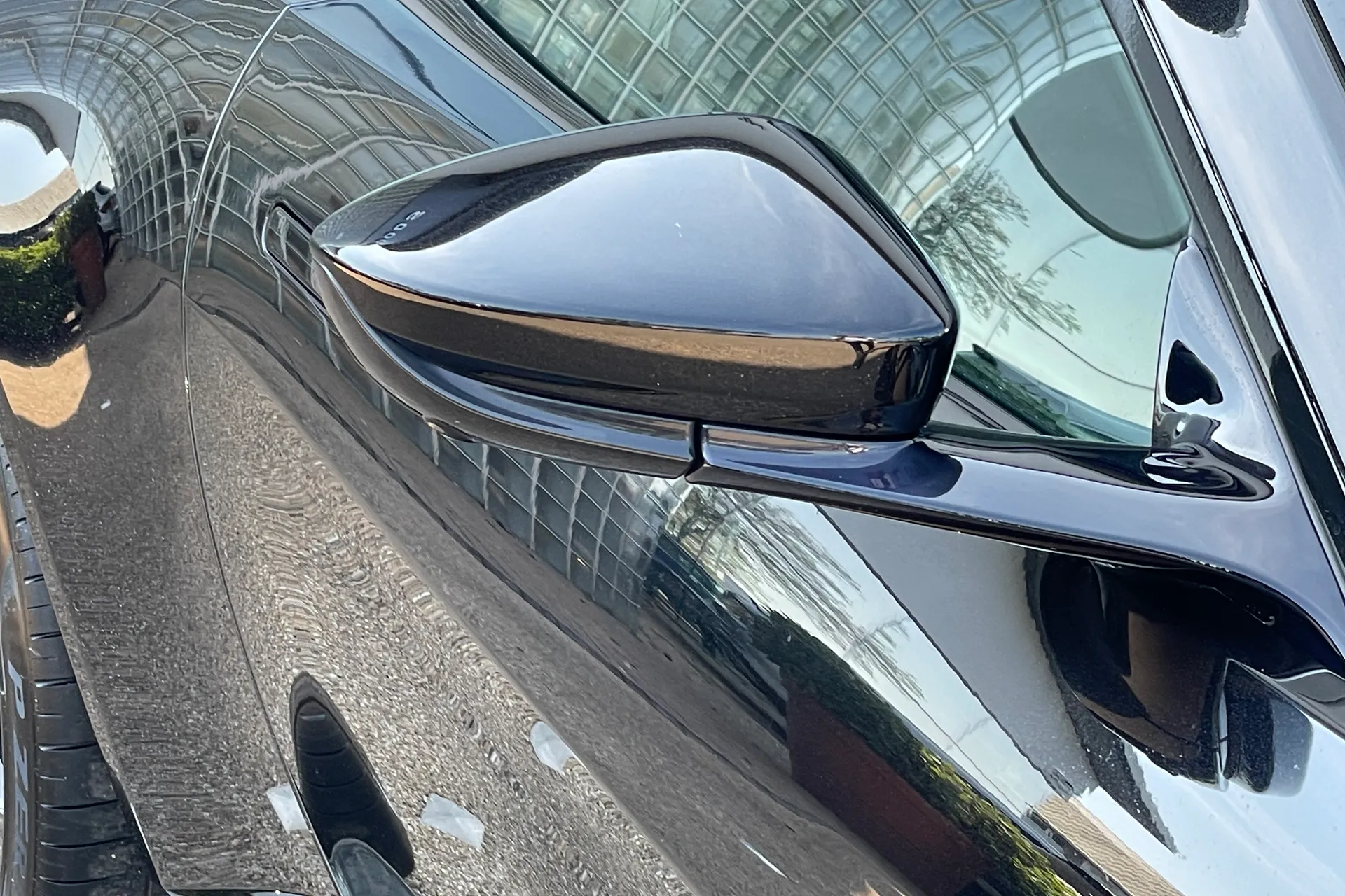 Aston Martin Vantage thumbnail image number 9