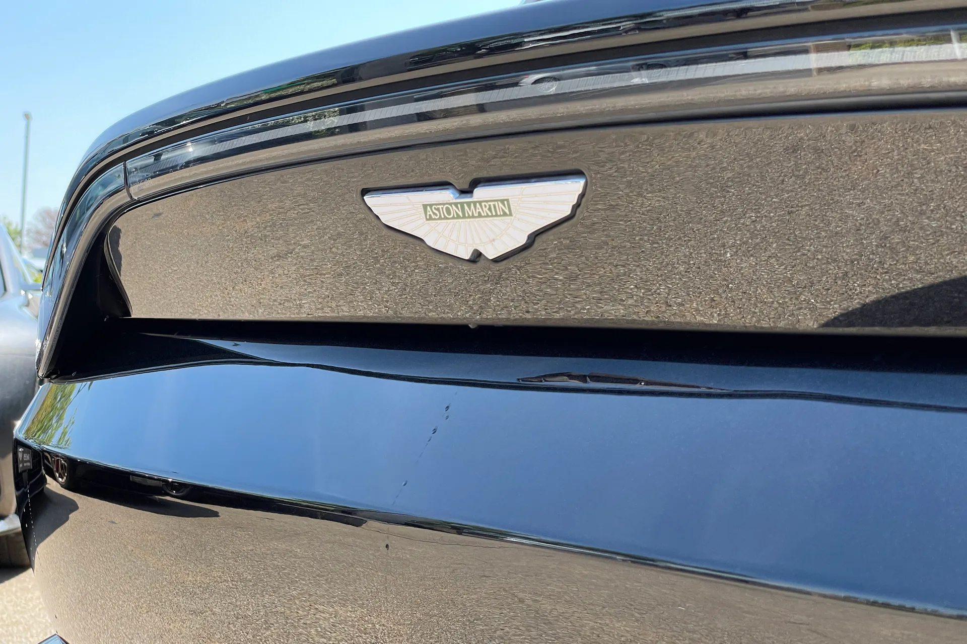 Aston Martin Vantage thumbnail image number 14