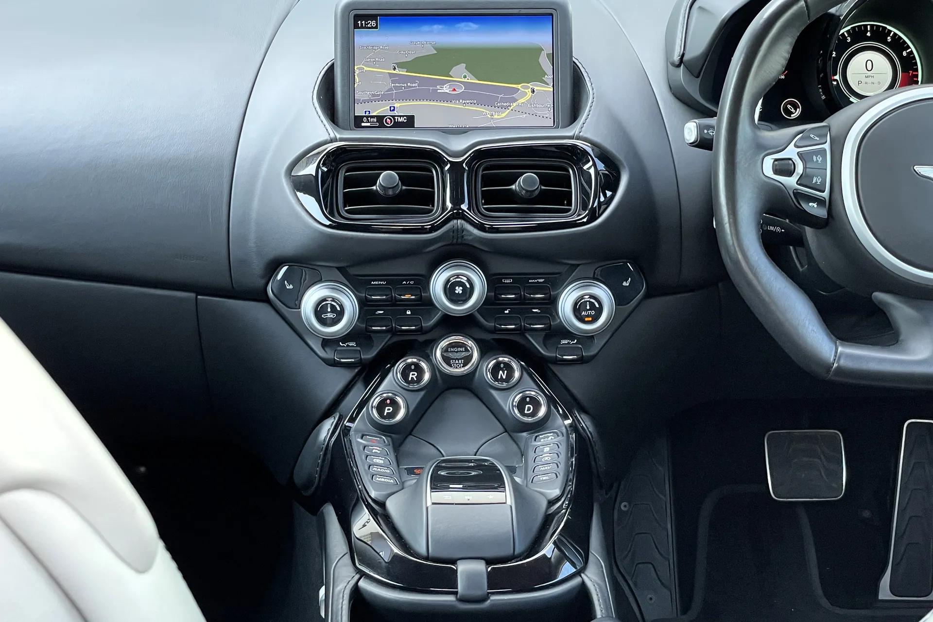 Aston Martin Vantage thumbnail image number 20