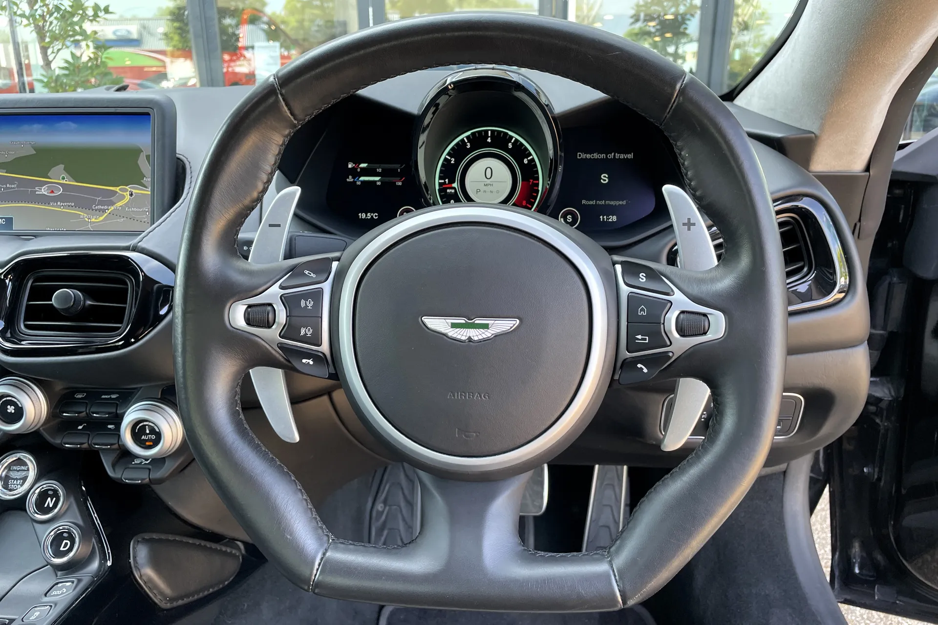 Aston Martin Vantage thumbnail image number 24