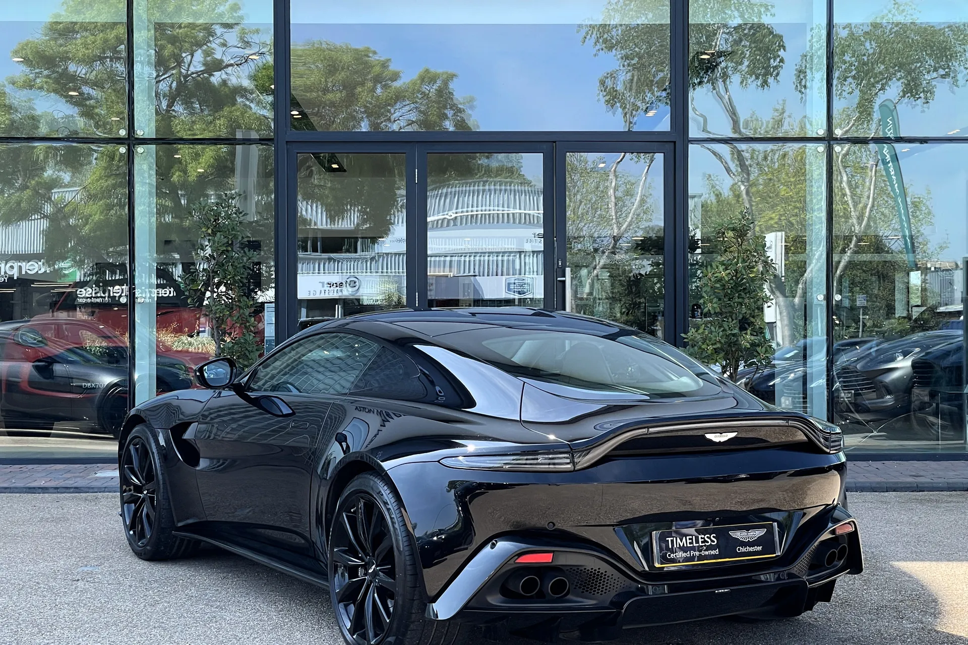 Aston Martin Vantage thumbnail image number 17