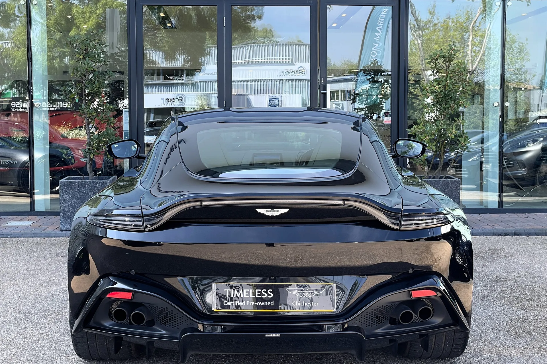 Aston Martin Vantage thumbnail image number 16