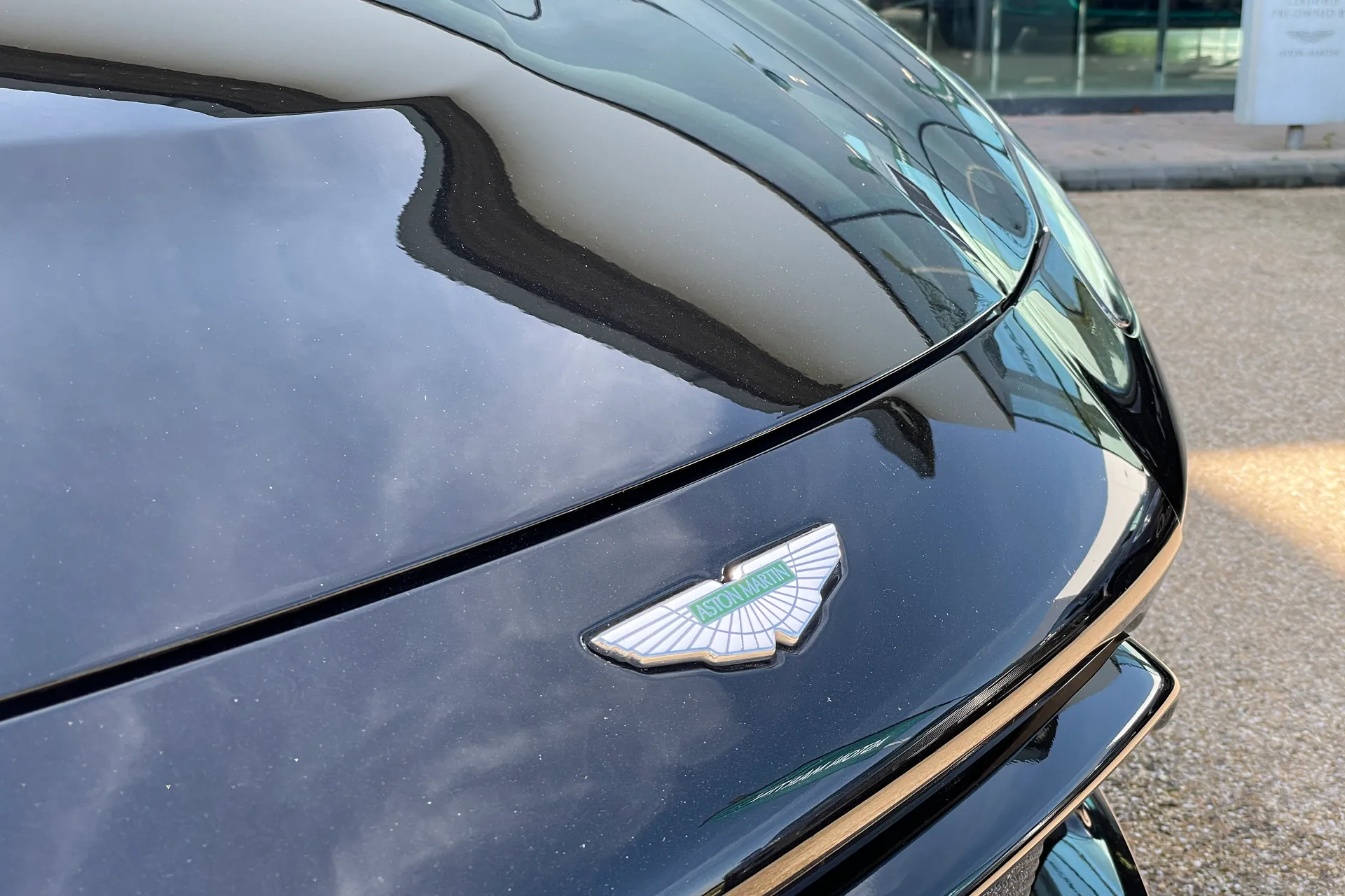 Aston Martin Vantage thumbnail image number 8