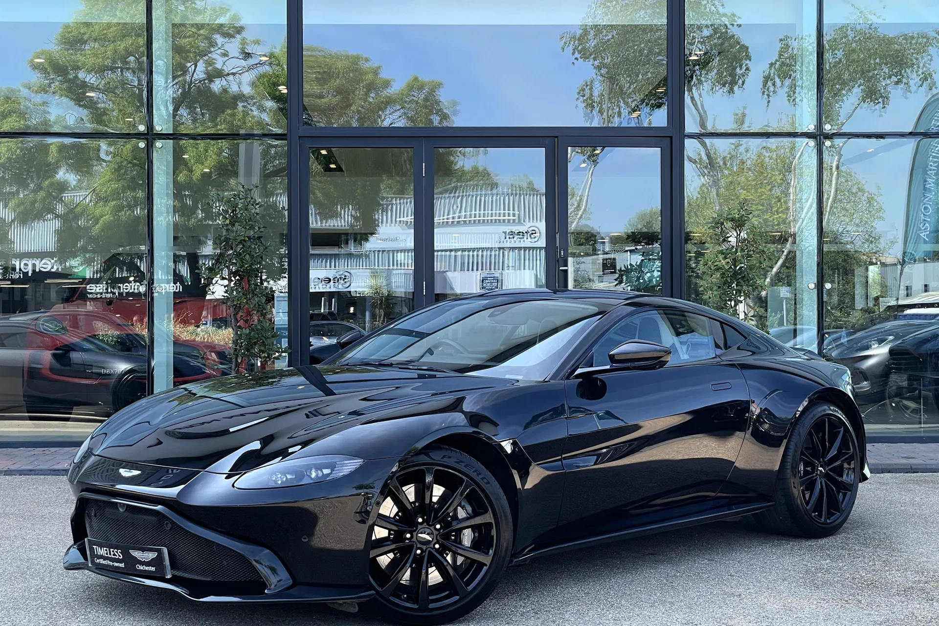 Aston Martin Vantage thumbnail image number 6