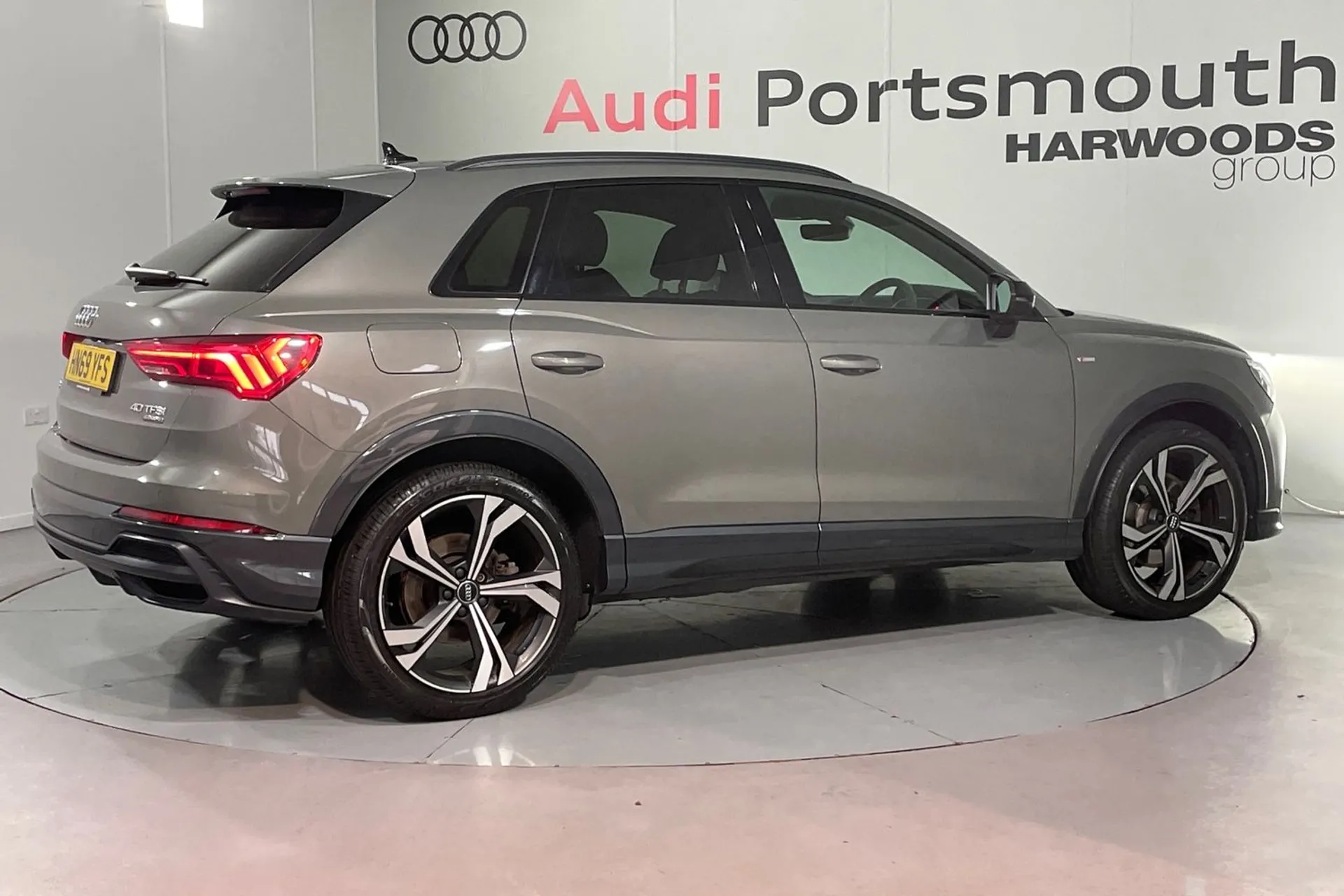 Audi Q3 thumbnail image number 9