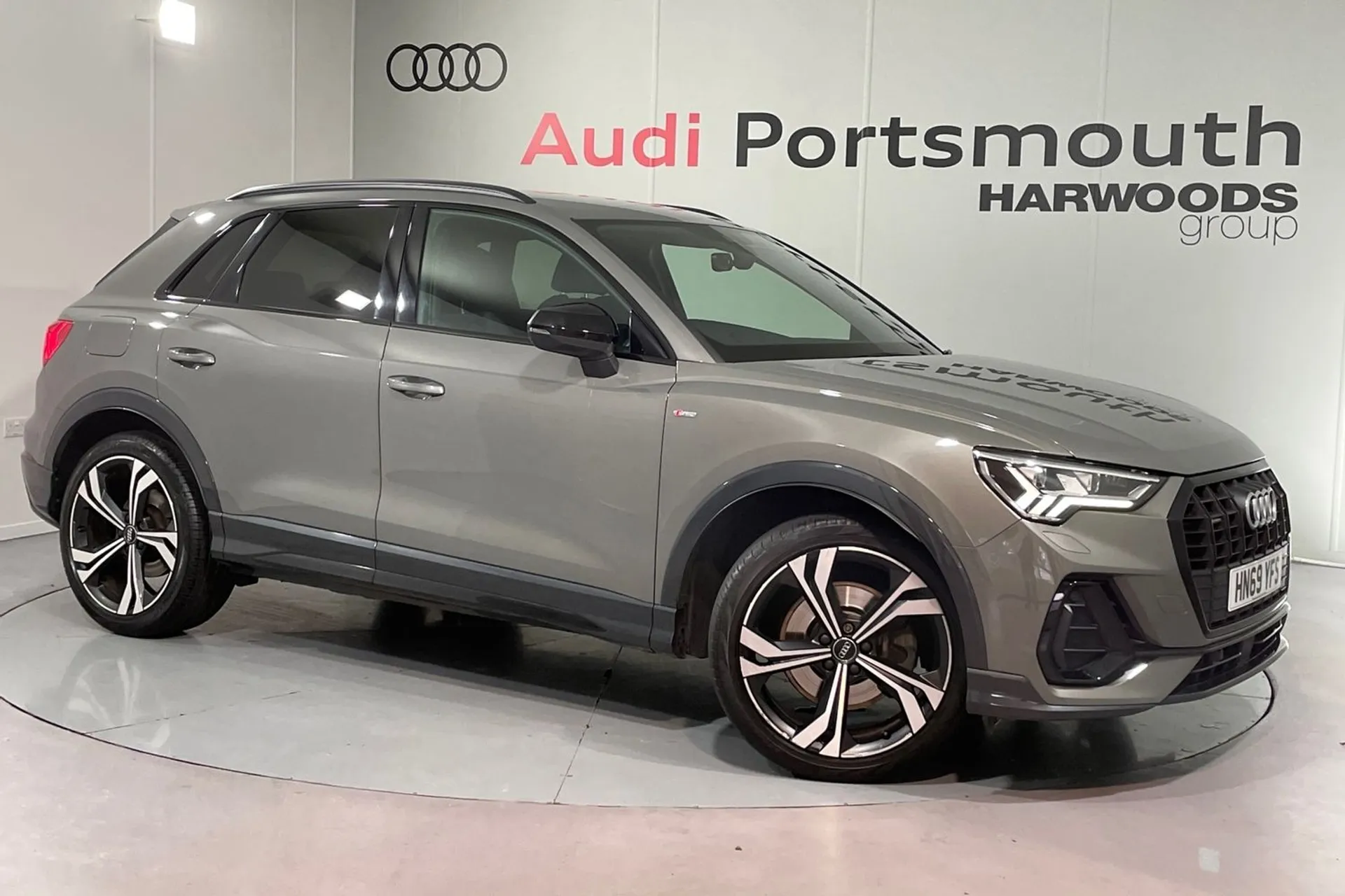 Audi Q3 focused image