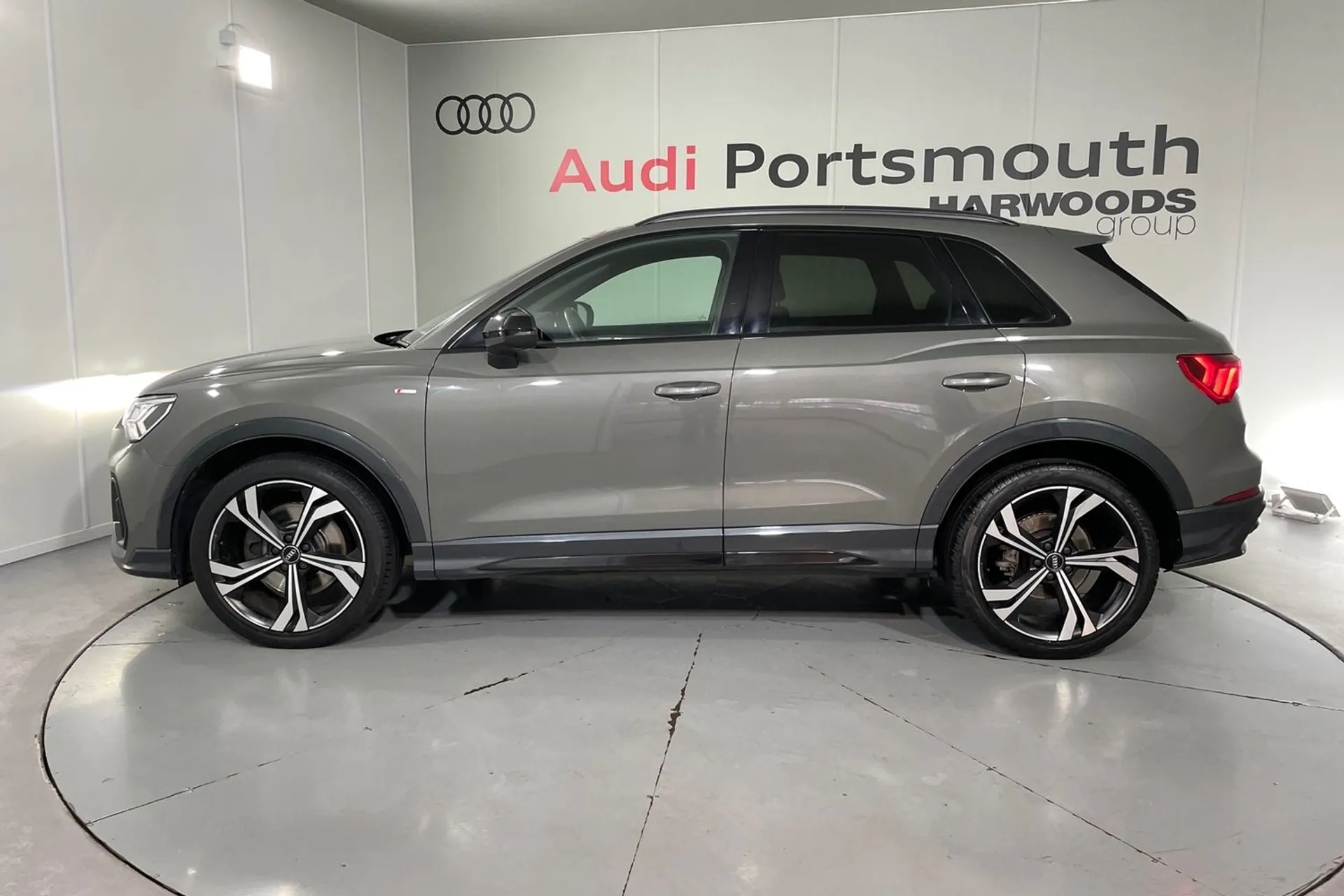 Audi Q3 thumbnail image number 11