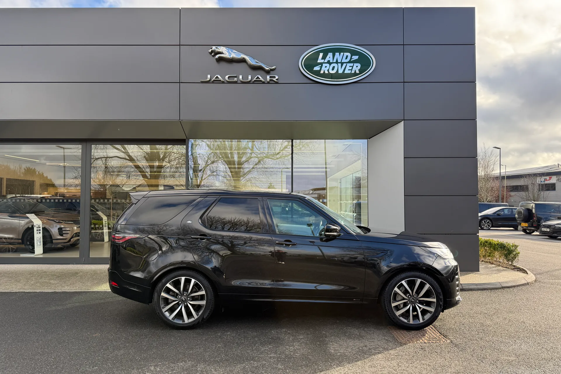 LAND ROVER DISCOVERY thumbnail image number 2