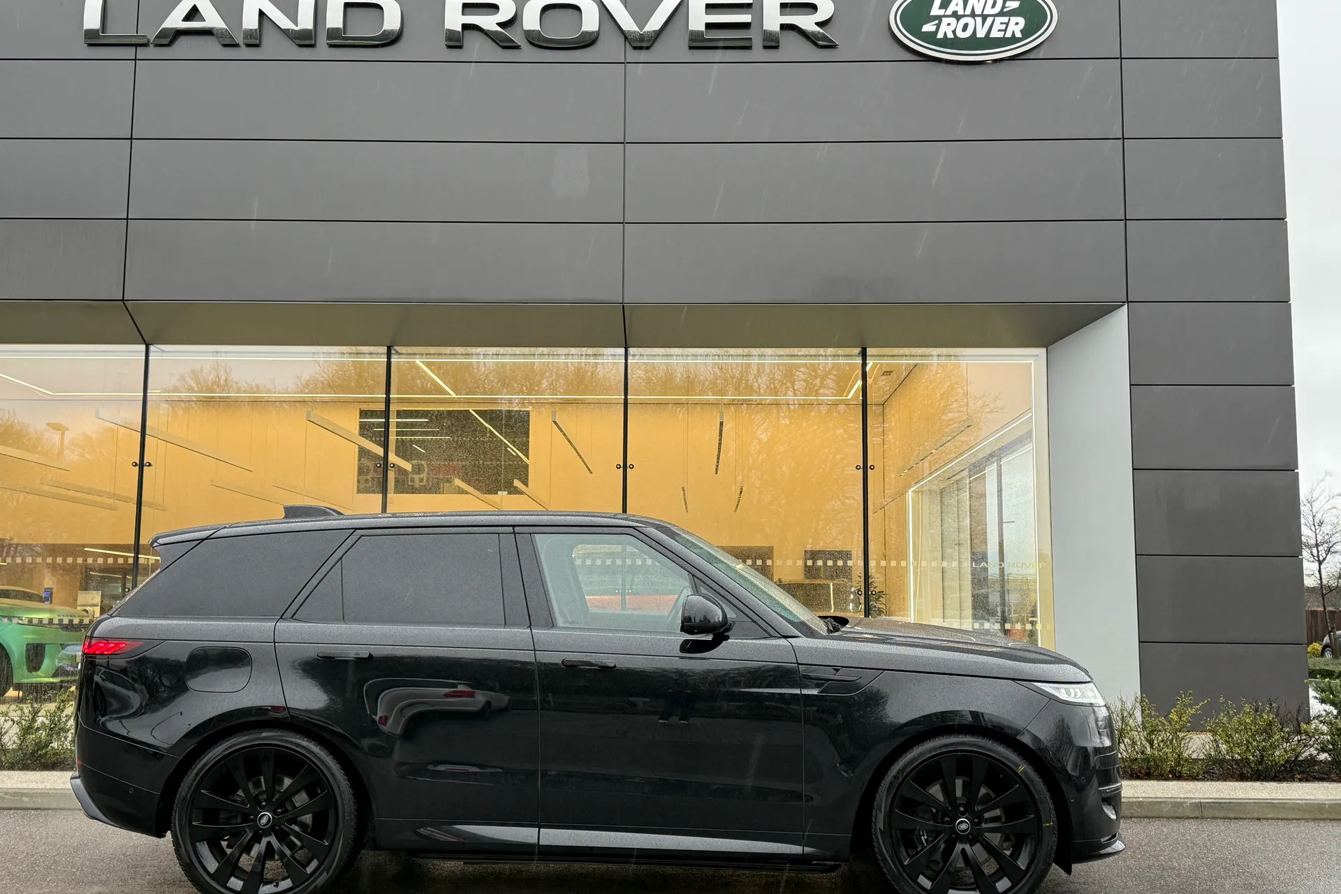 LAND ROVER RANGE ROVER SPORT thumbnail image number 2