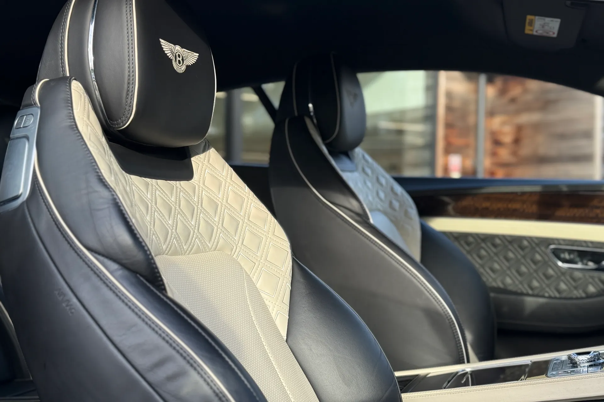 Bentley CONTINENTAL GT thumbnail image number 3