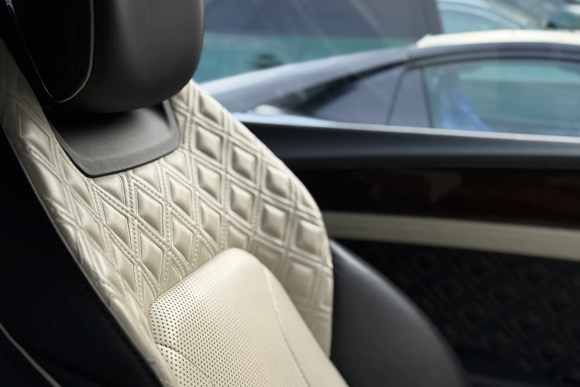 Bentley CONTINENTAL GT thumbnail image number 44