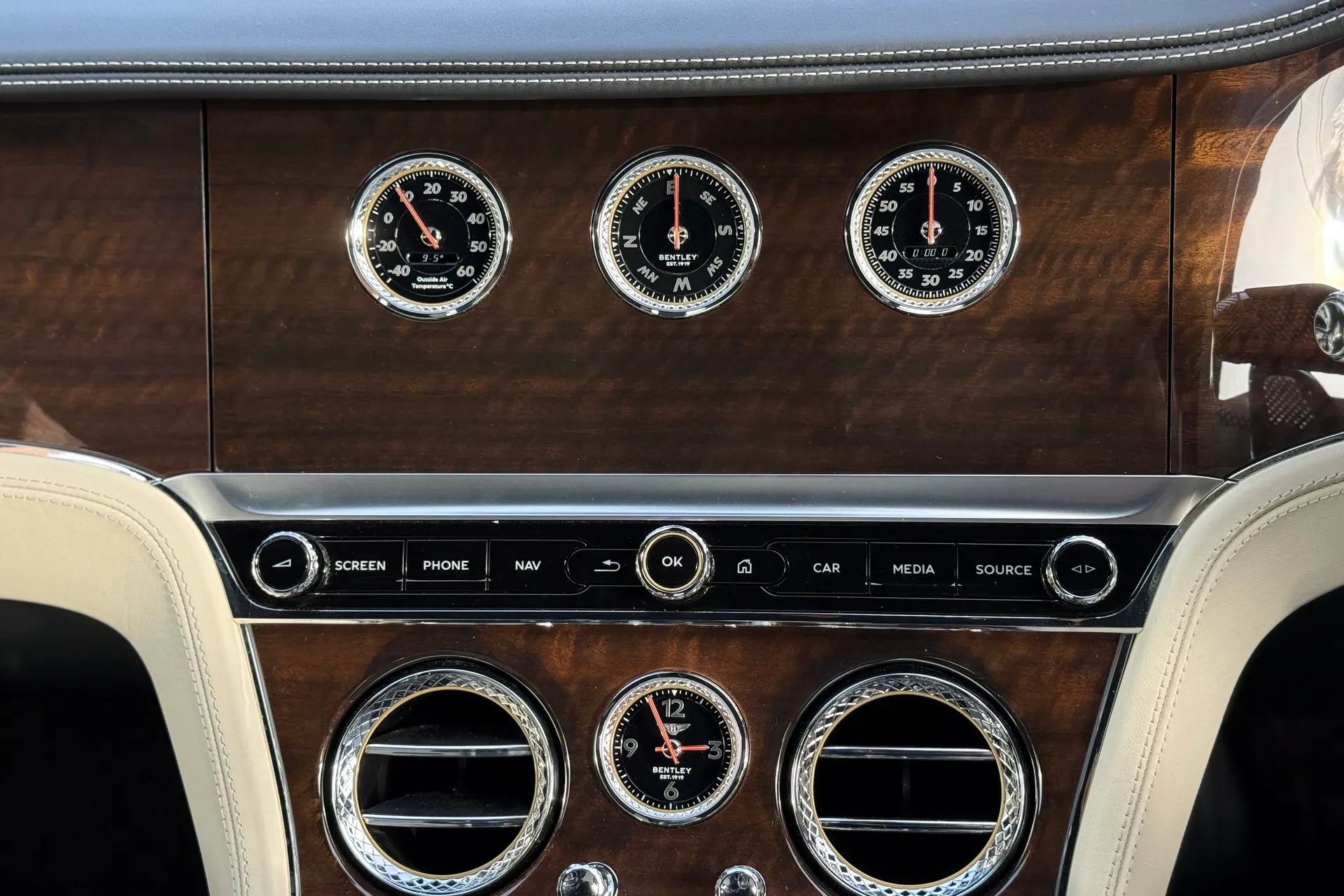 Bentley CONTINENTAL GT thumbnail image number 27