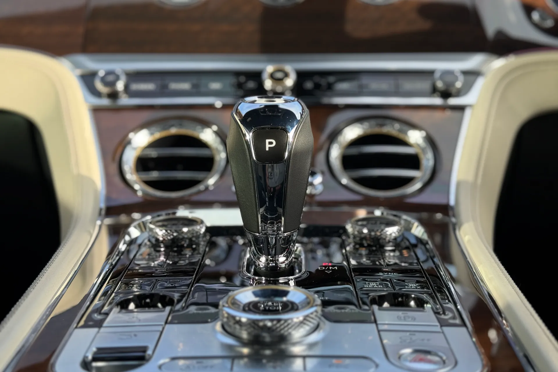 Bentley CONTINENTAL GT thumbnail image number 35