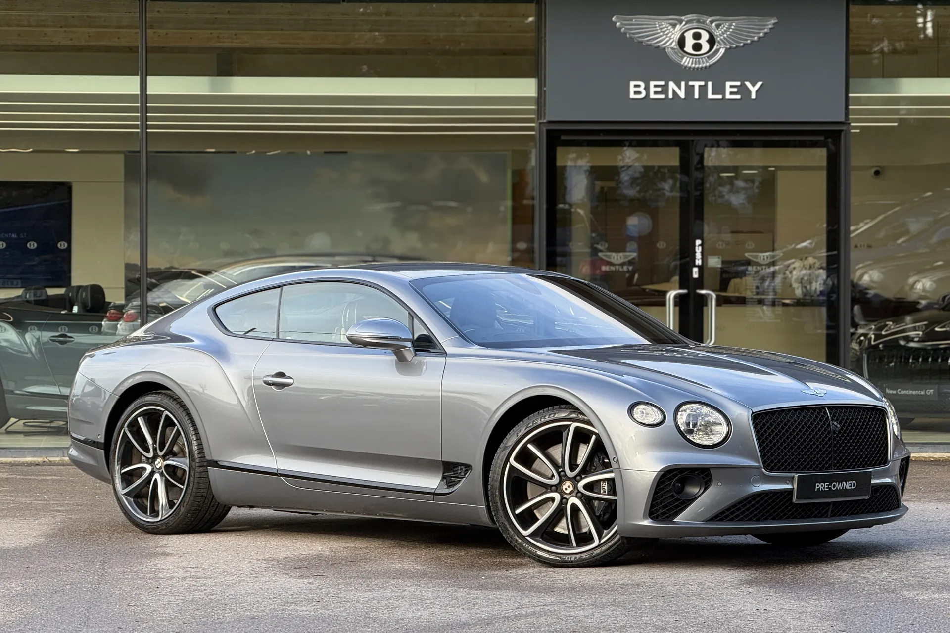 Bentley CONTINENTAL GT focused image