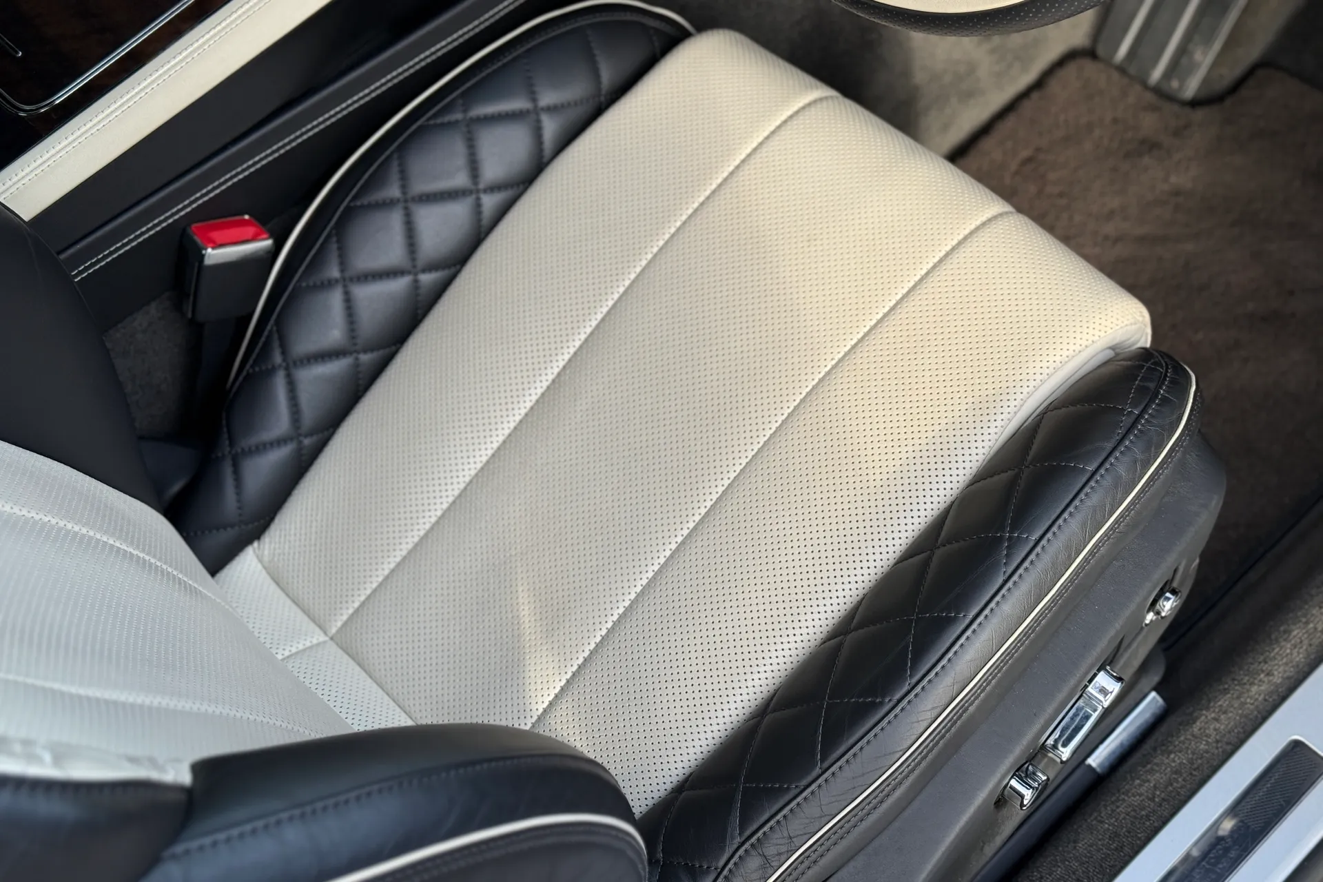 Bentley CONTINENTAL GT thumbnail image number 19