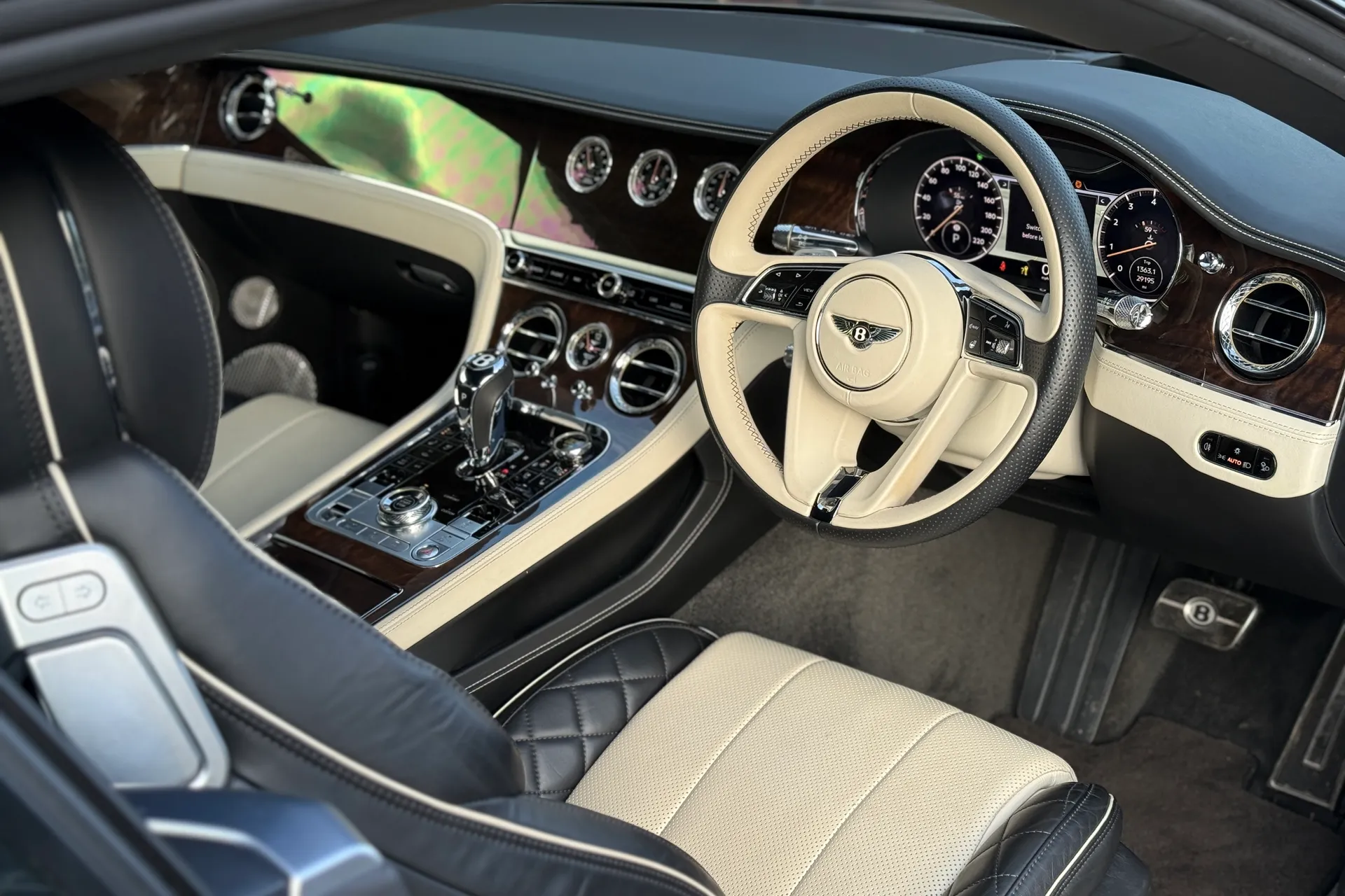 Bentley CONTINENTAL GT thumbnail image number 17