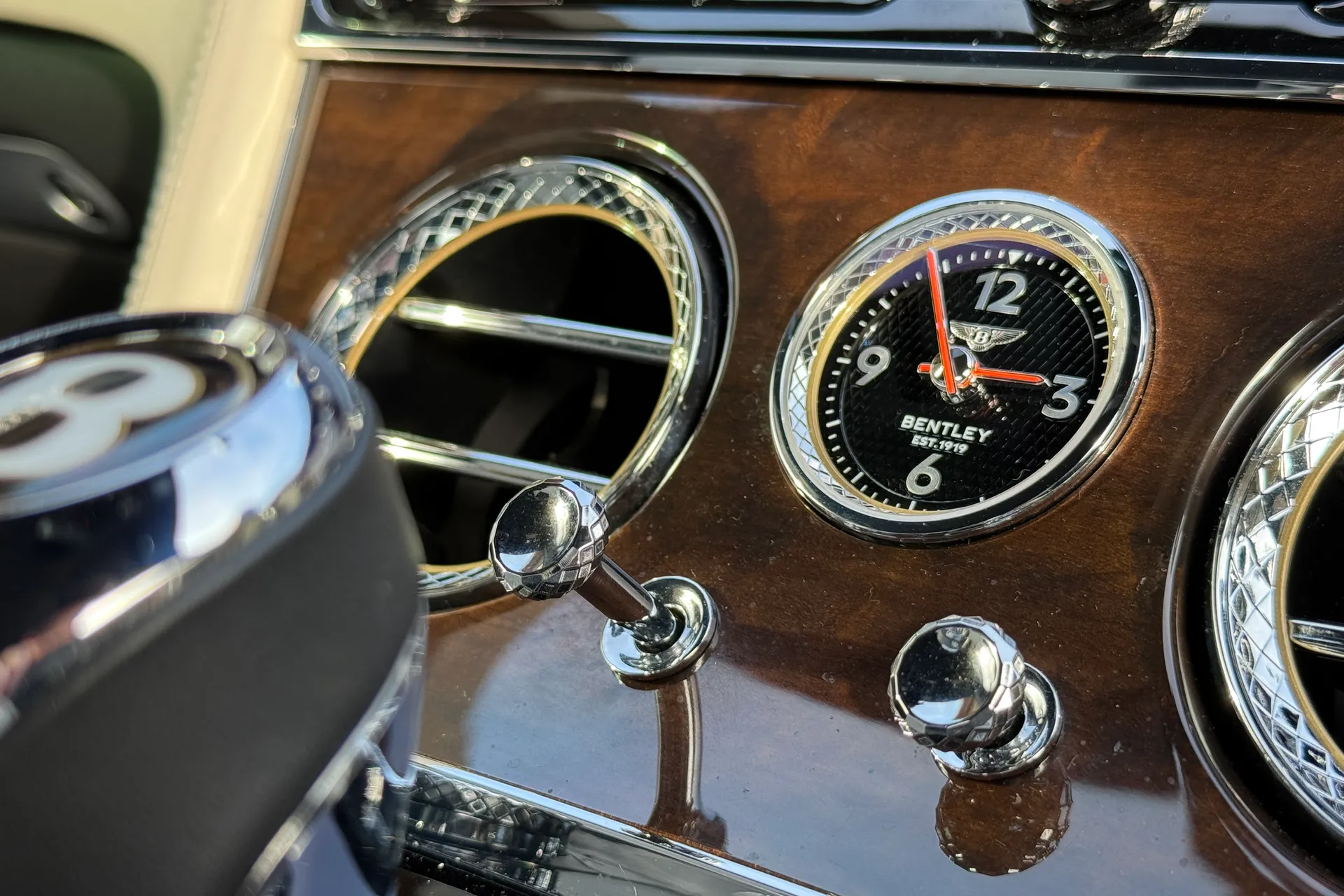 Bentley CONTINENTAL GT thumbnail image number 24