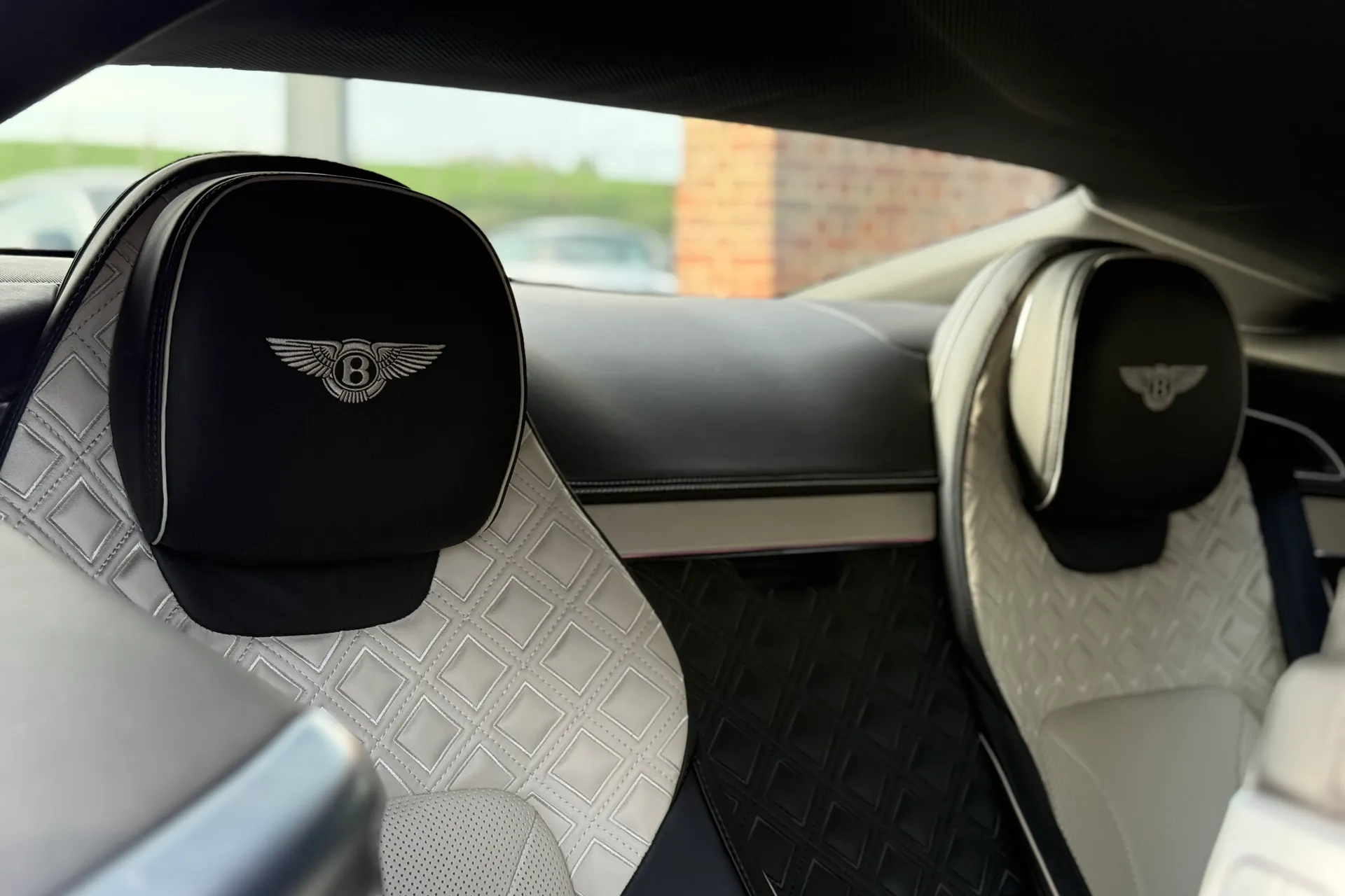 Bentley CONTINENTAL GT thumbnail image number 18