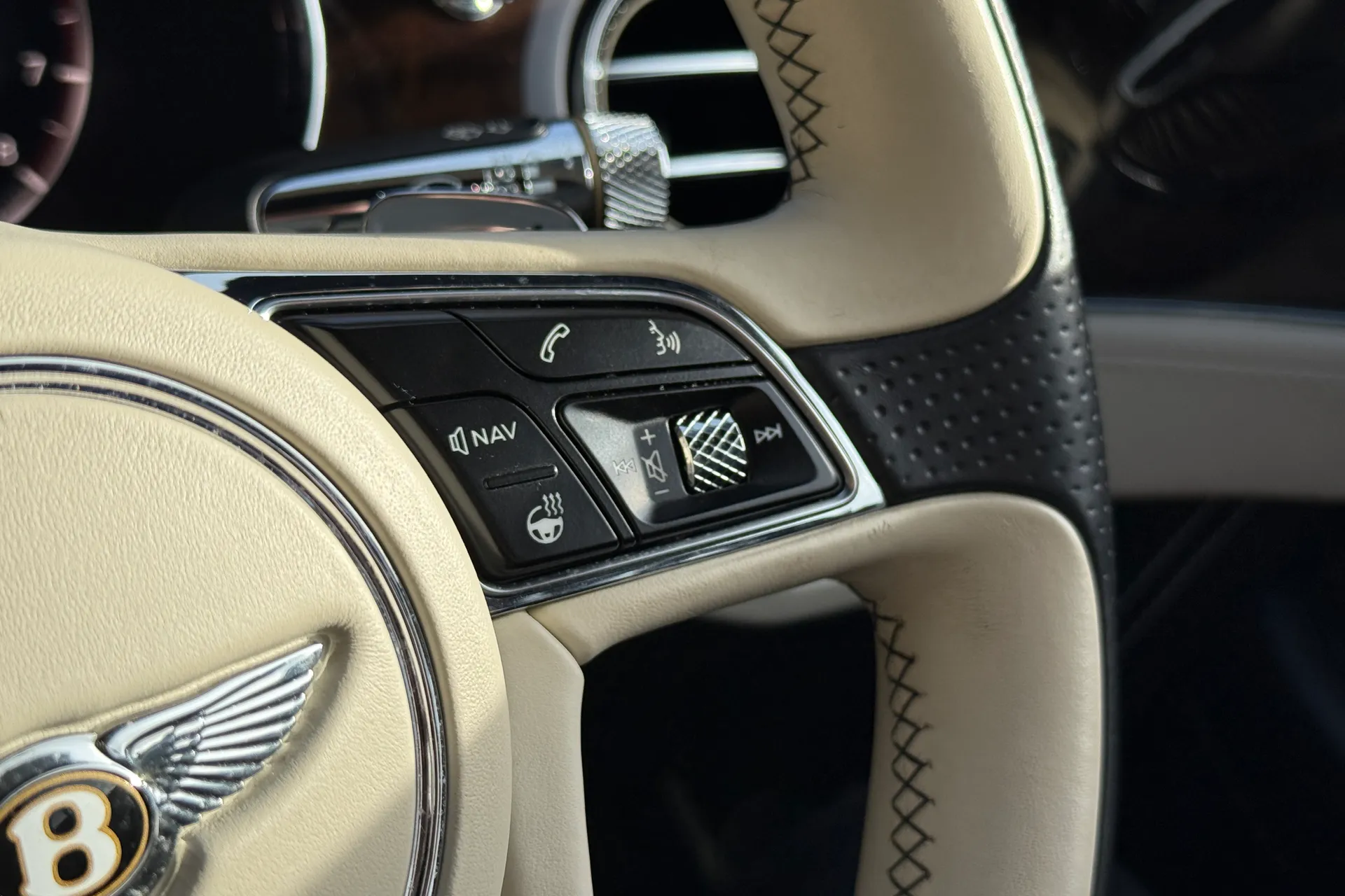 Bentley CONTINENTAL GT thumbnail image number 25