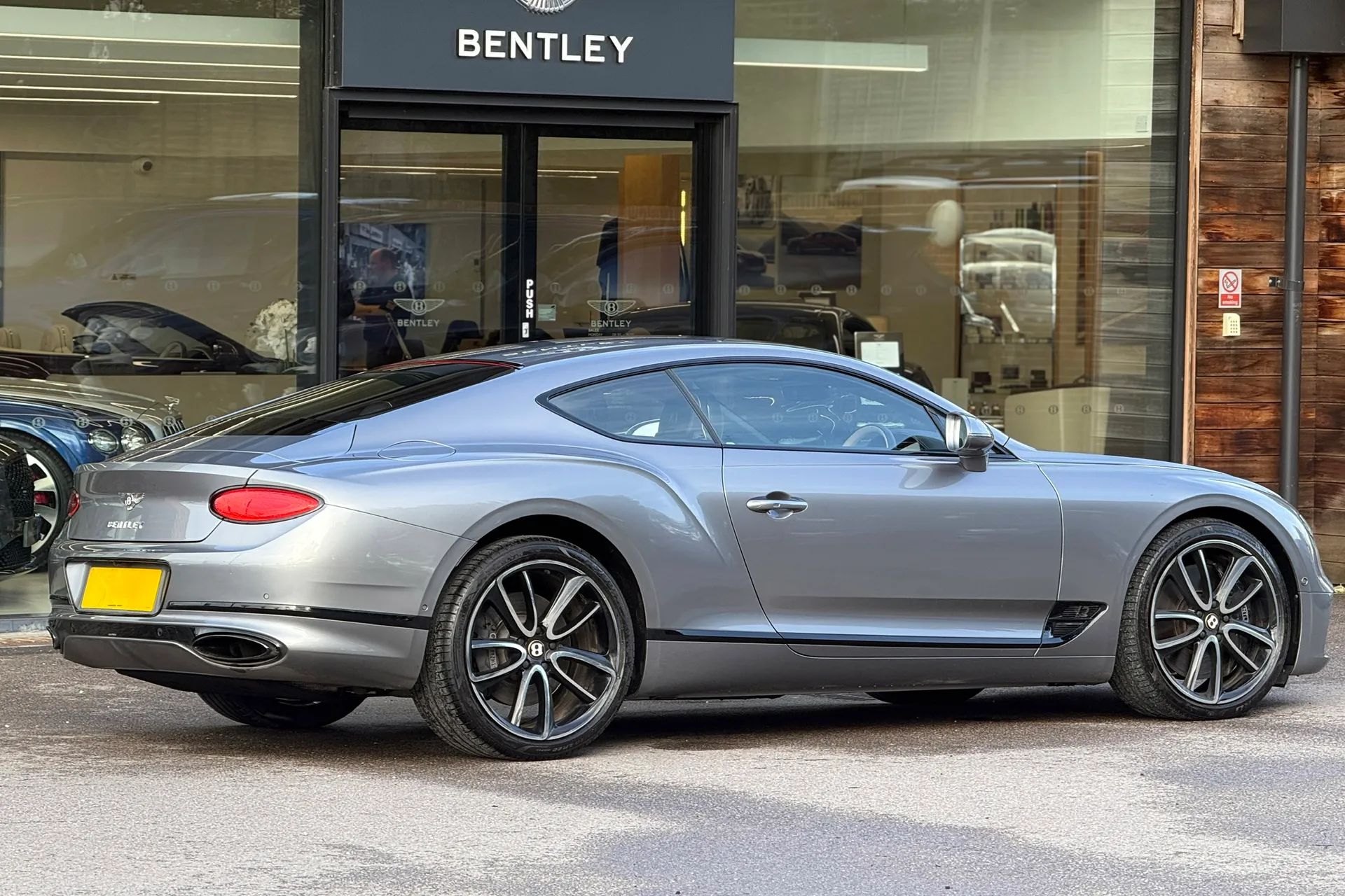 Bentley CONTINENTAL GT thumbnail image number 7