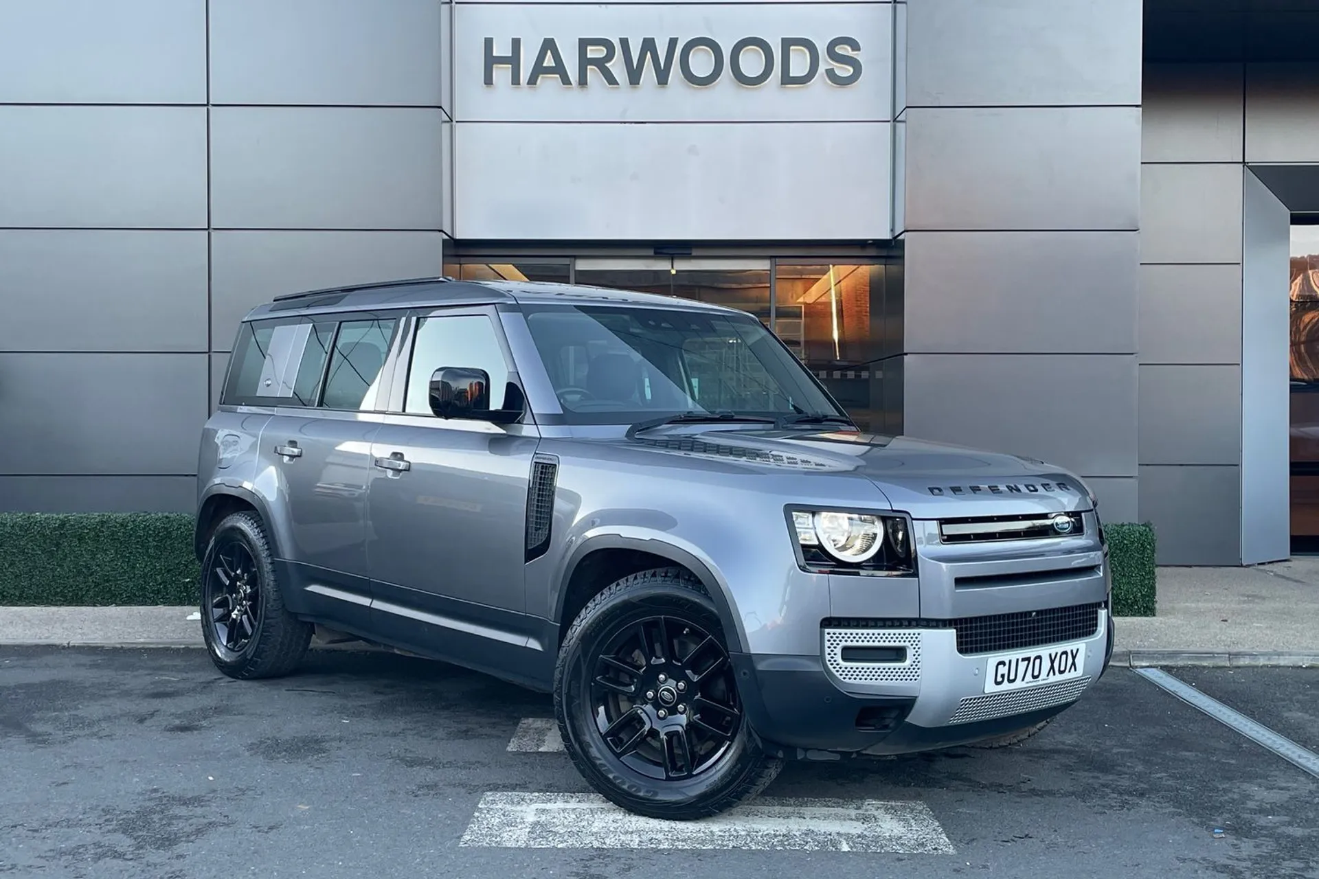 LAND ROVER DEFENDER focused image