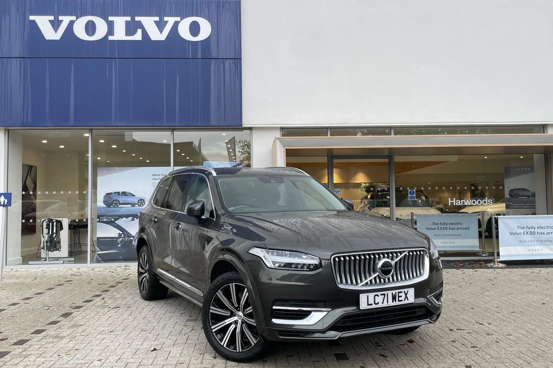 Volvo XC90 focused image