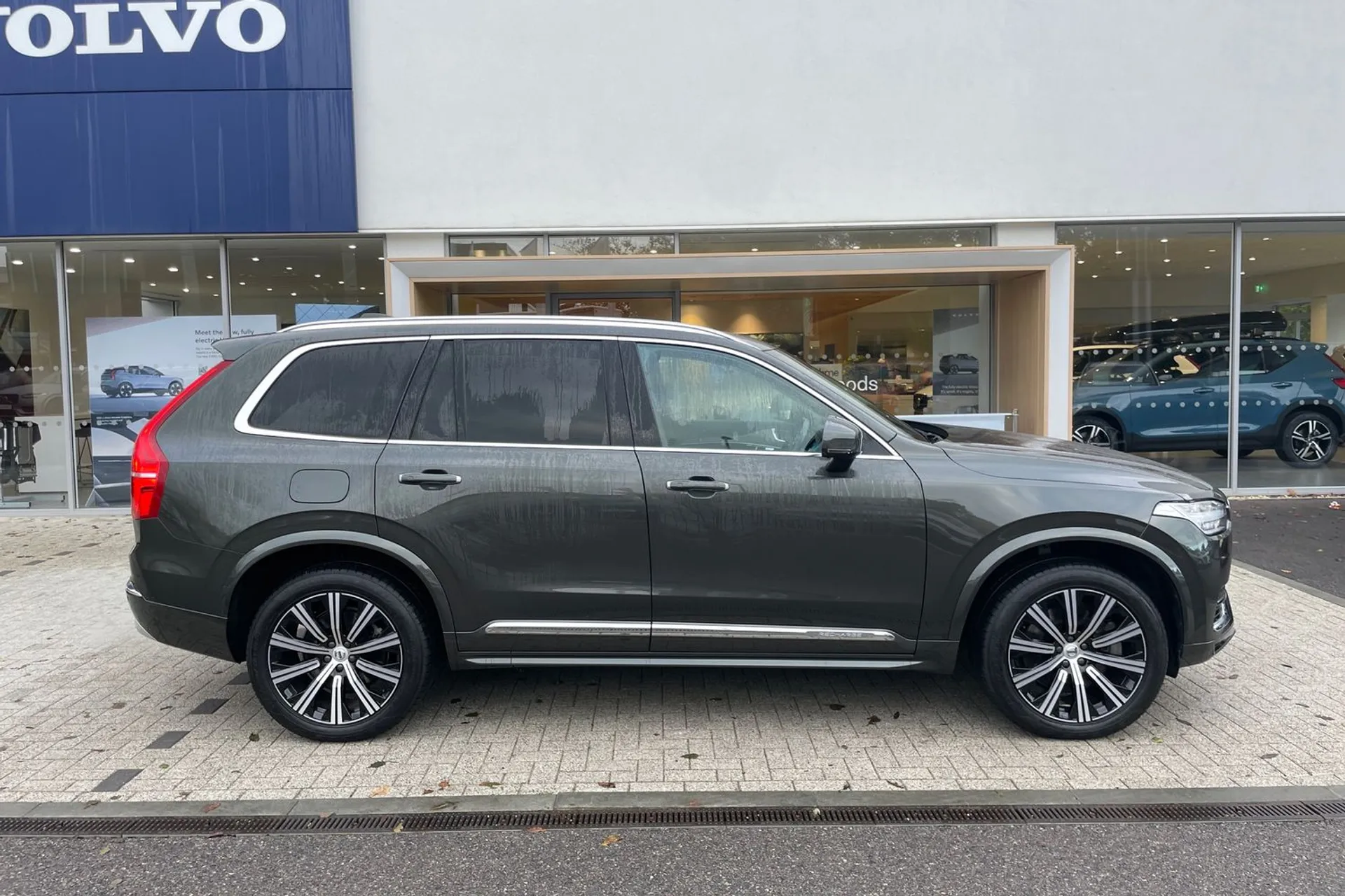 Volvo XC90 thumbnail image number 2