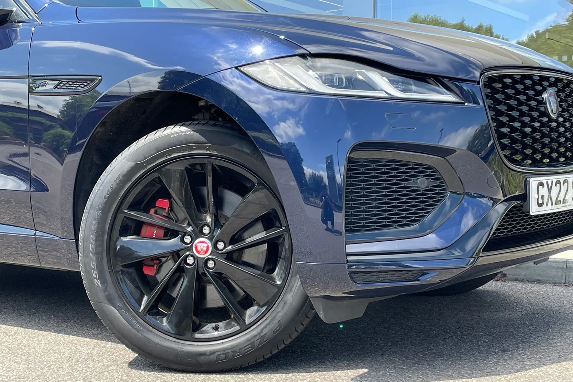 Jaguar F-PACE thumbnail image number 10