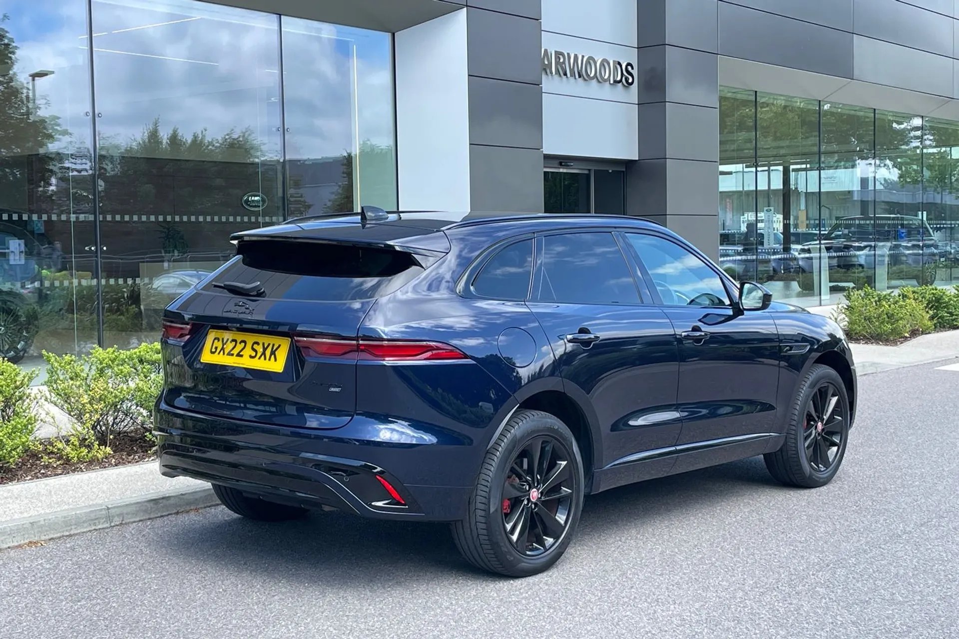 Jaguar F-PACE thumbnail image number 11