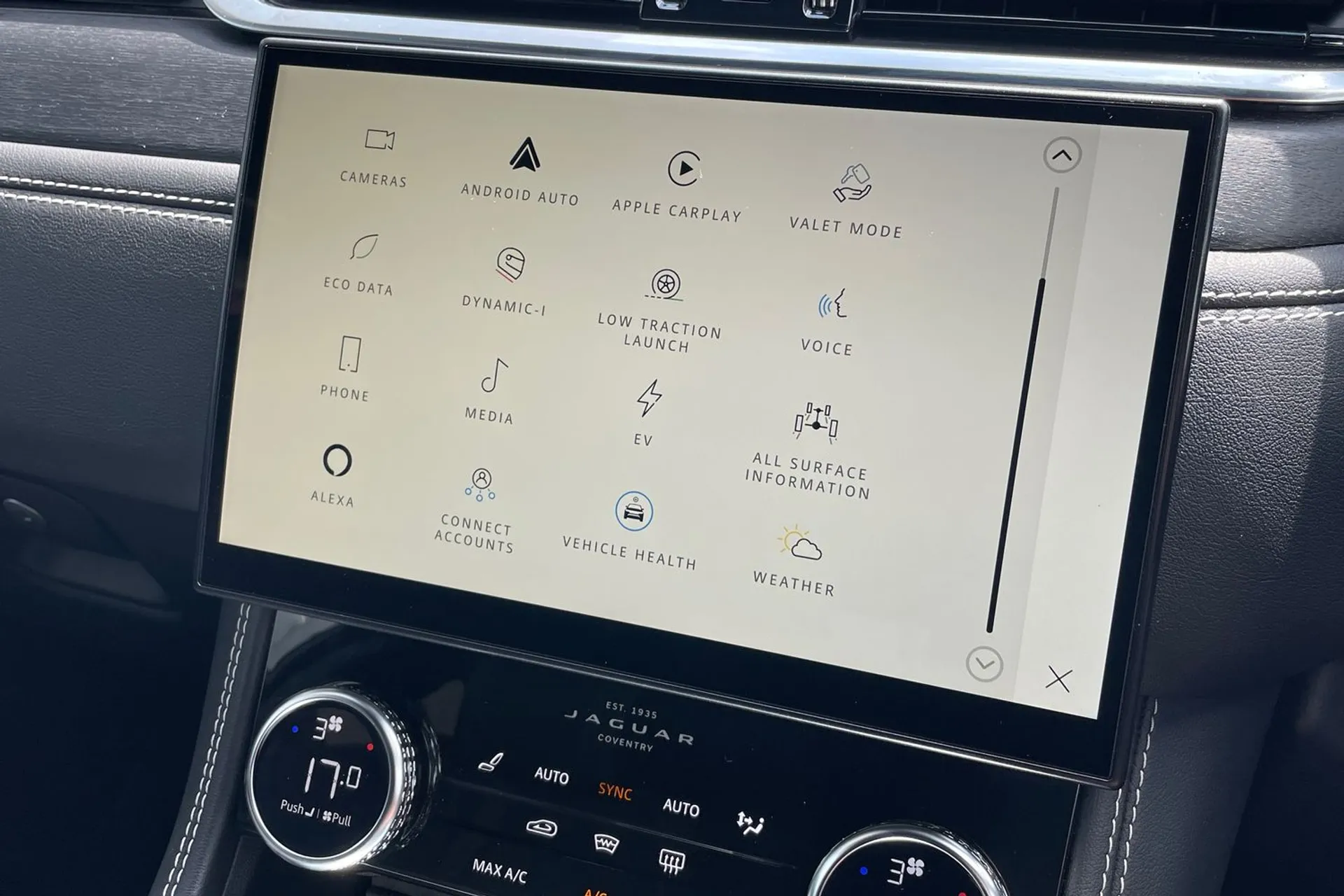 Jaguar F-PACE thumbnail image number 39
