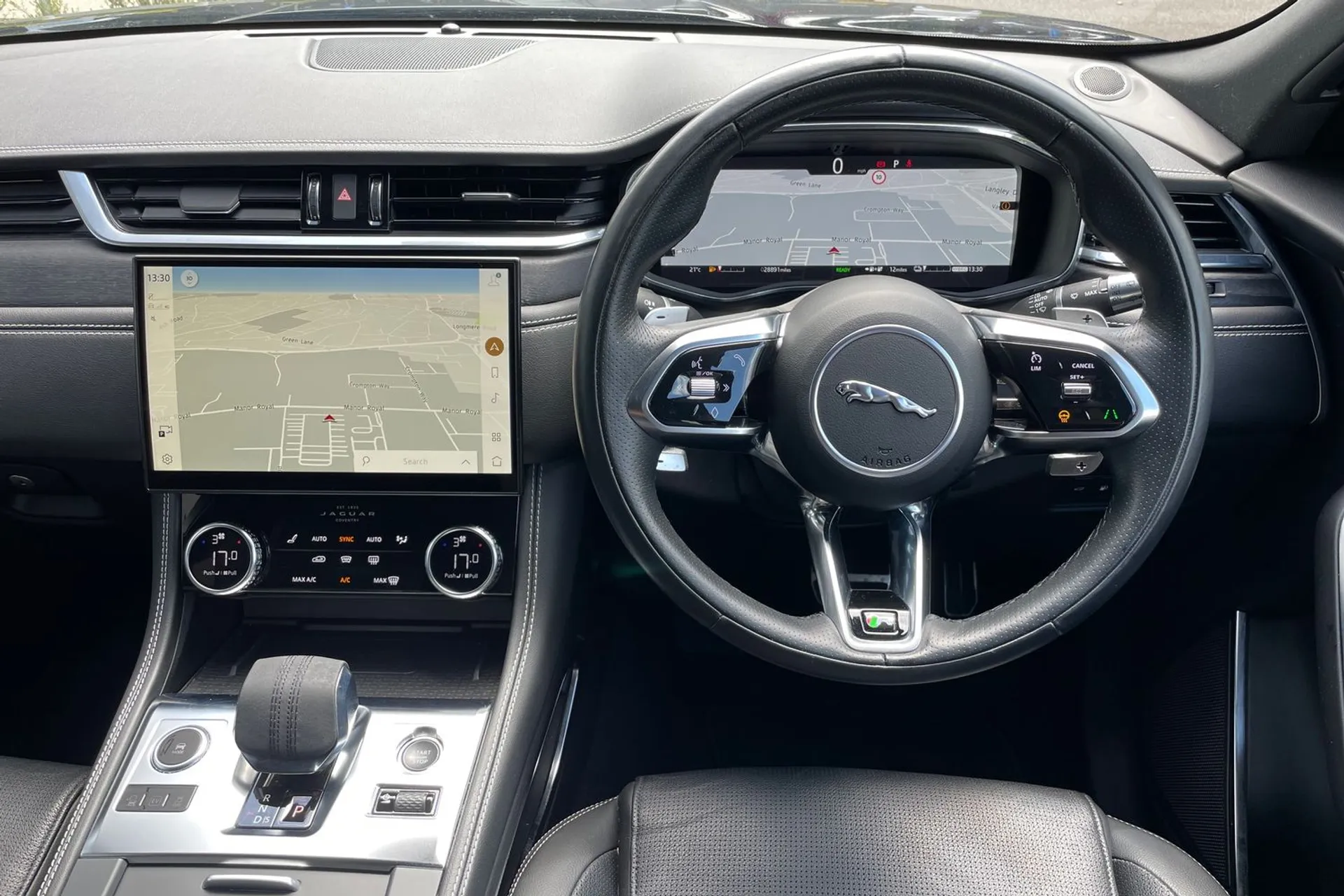Jaguar F-PACE thumbnail image number 19