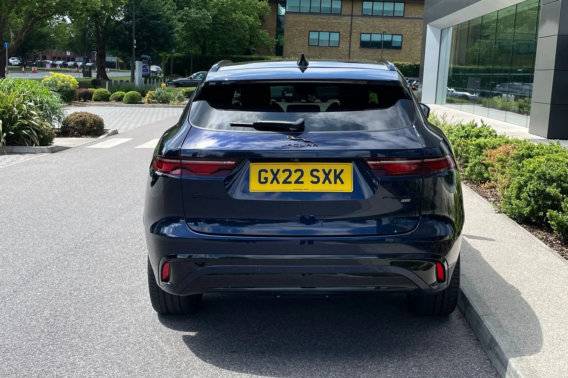 Jaguar F-PACE thumbnail image number 12